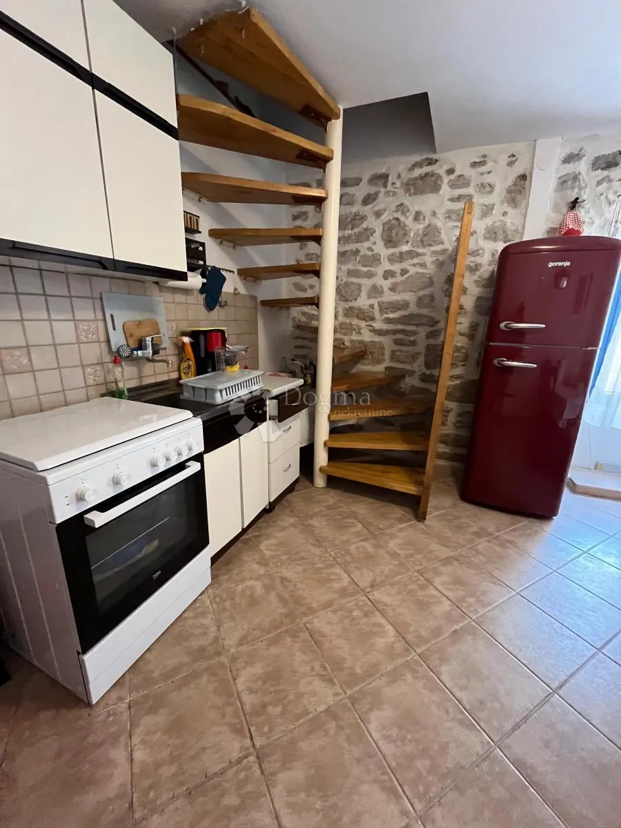 šarmantna kamena kuća na murteru - slika 14