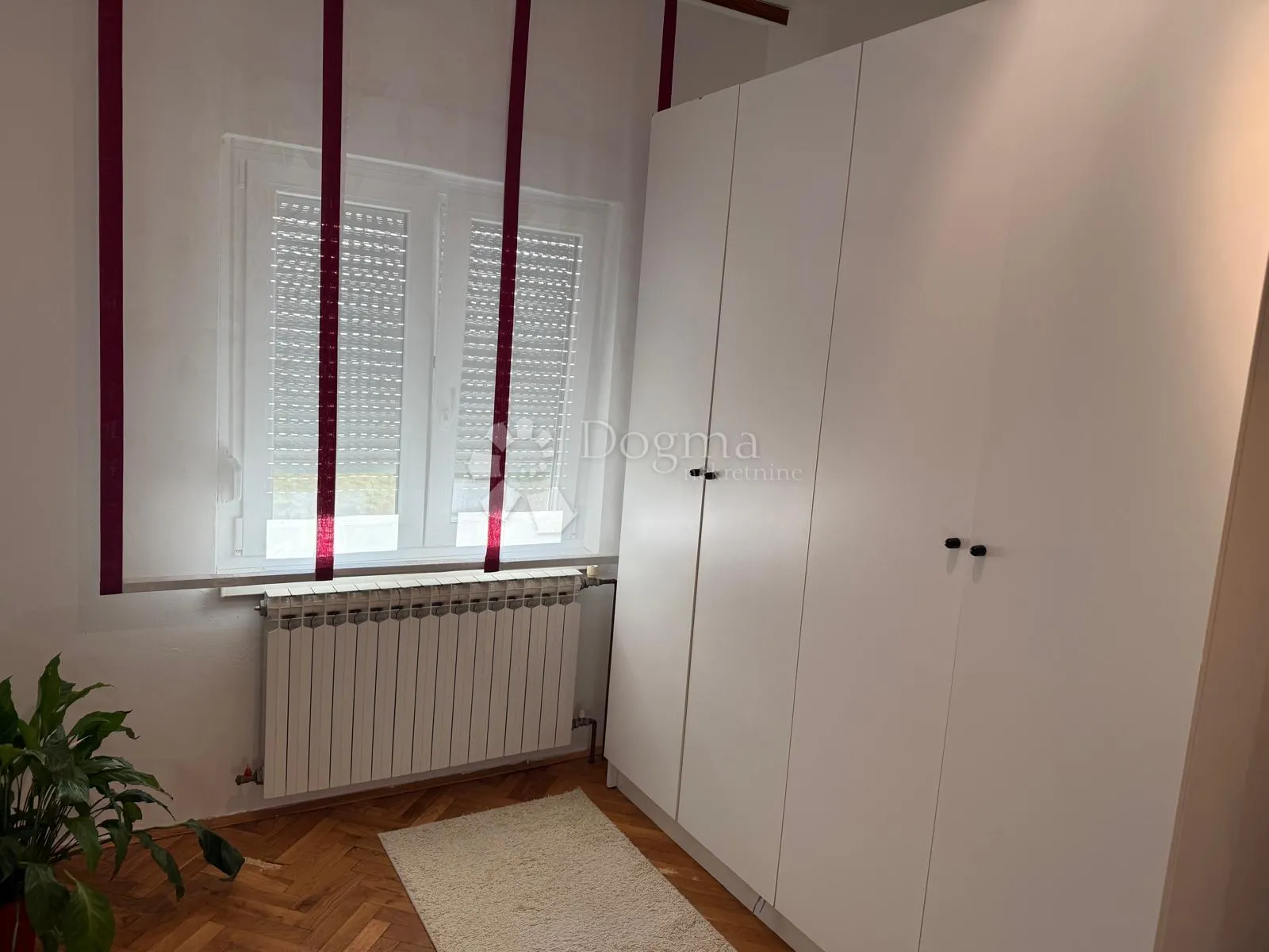 šarmantna kuća sa solarnom elektranom - slika 10