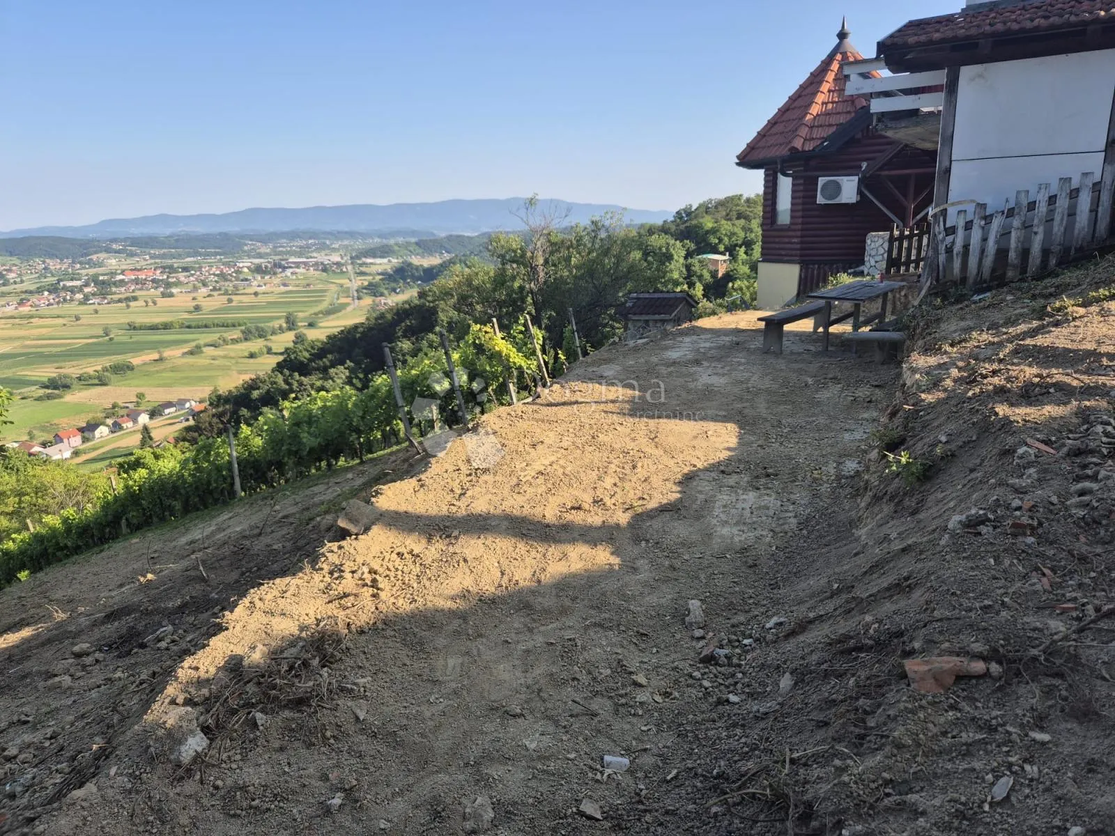 vikendica sa pogledom na sveti križ začretje - slika 5
