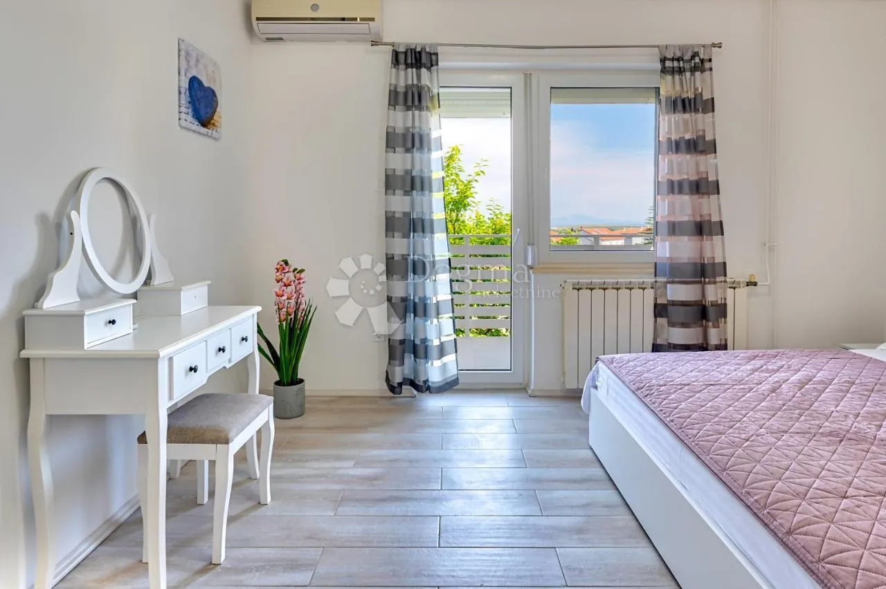 villa s bazenom - 900 m od plaže - slika 12