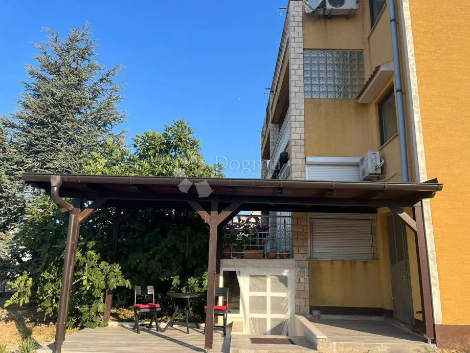 primošten, prekrasan apartman na moru - slika 11
