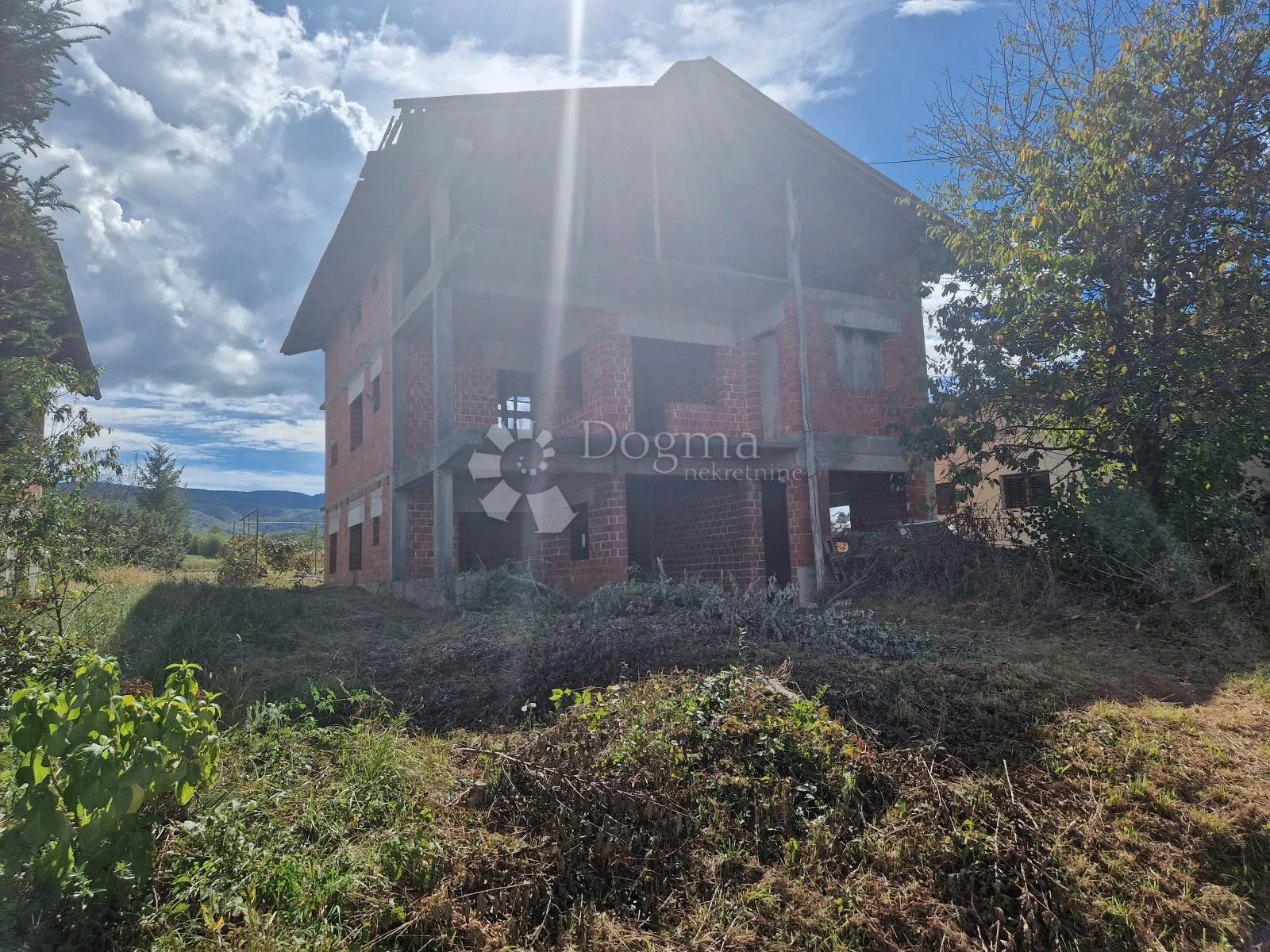 nedovršena kuća u gornjoj stubici - slika 2