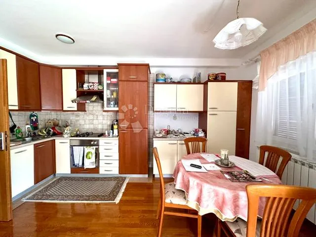 ičići, stan s garažom na 200m od mora - slika 2