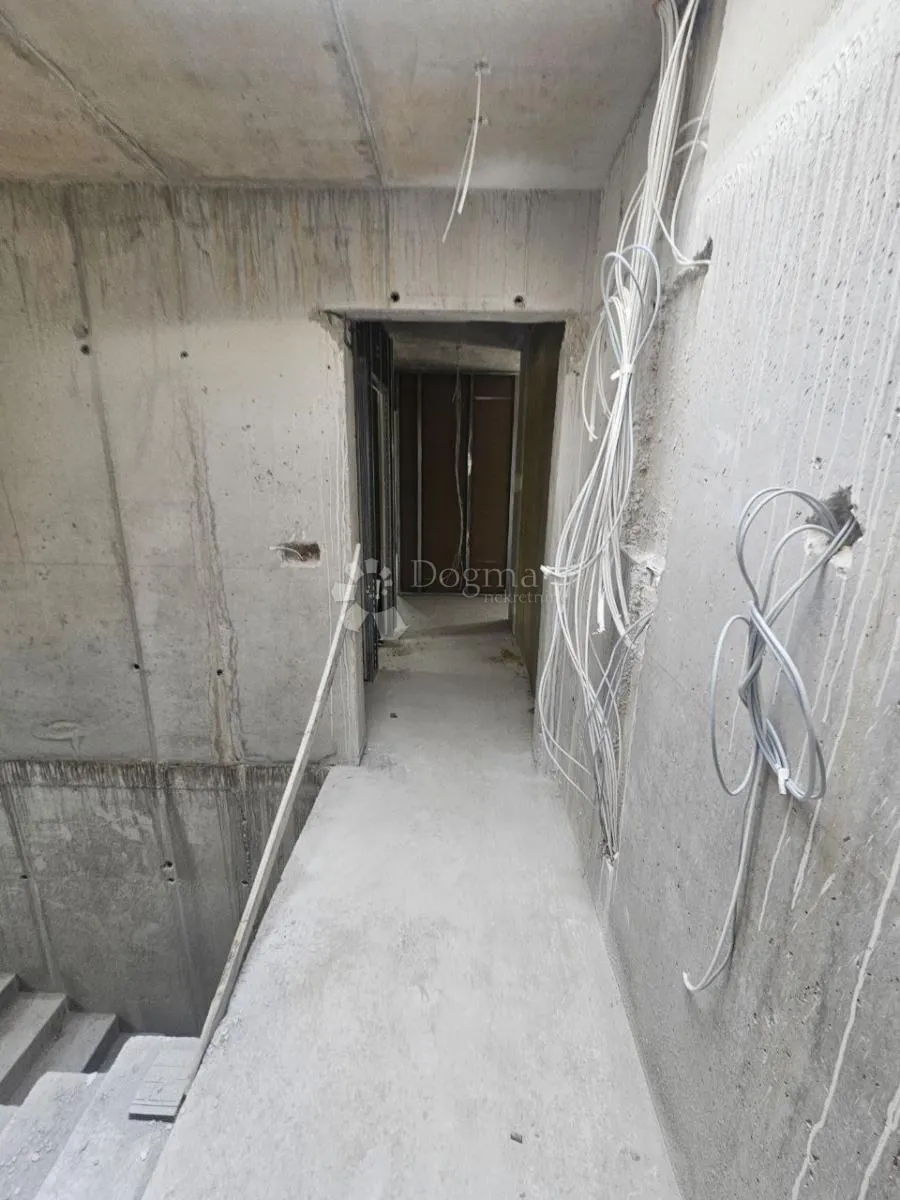 dvosoban stan u novogradnji ispod magistrale! kaštel lukšić - slika 2
