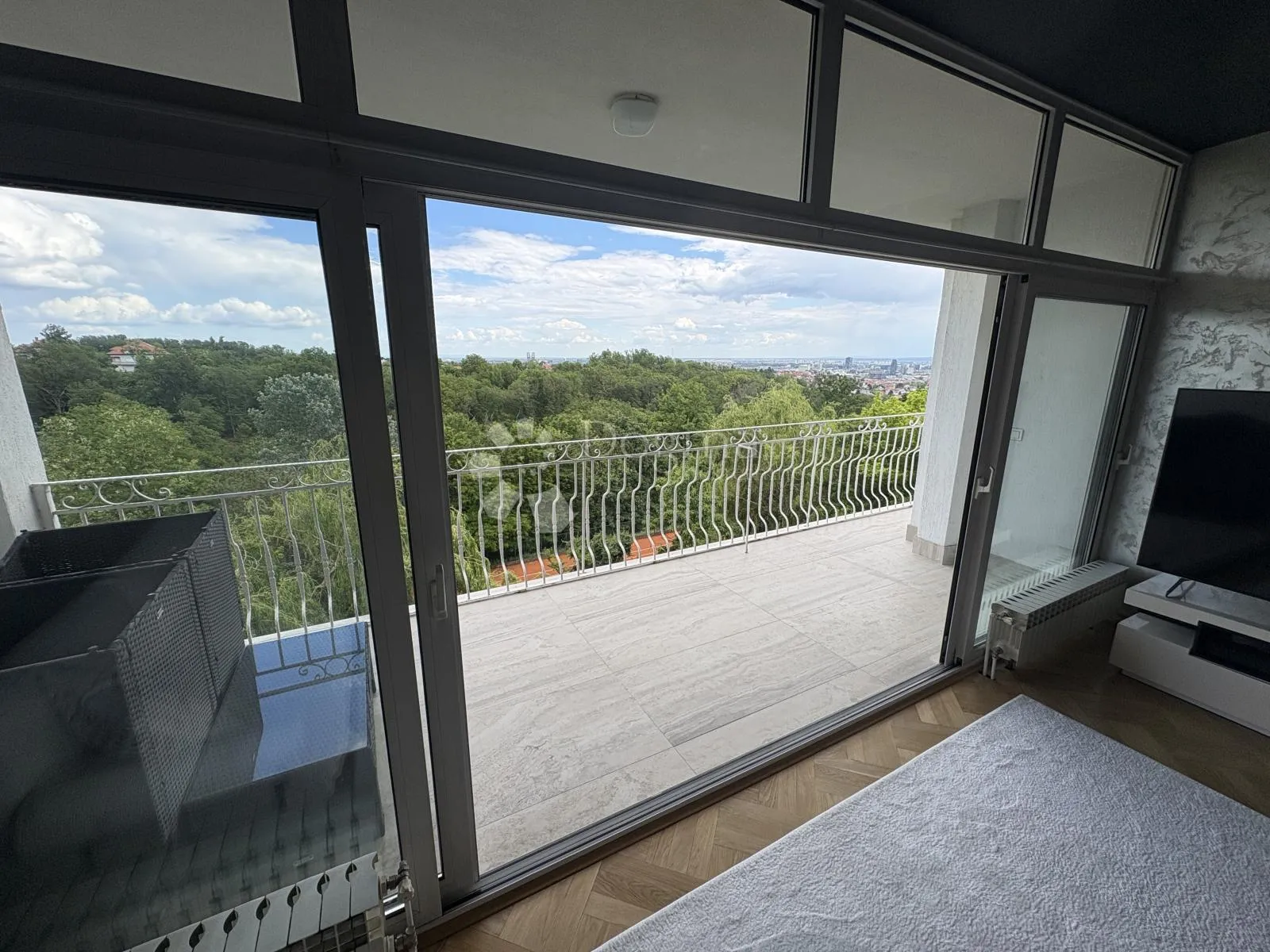 vrhovec 192 m² – panoramski pogled na zagreb, terase, garaža - slika 7