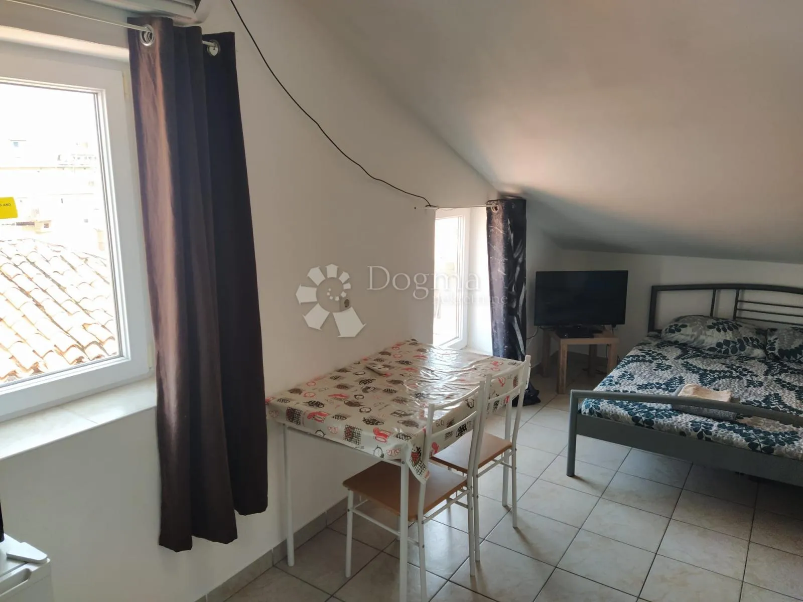 trosoban stan u centru pule - 3 studio apartmana - slika 12