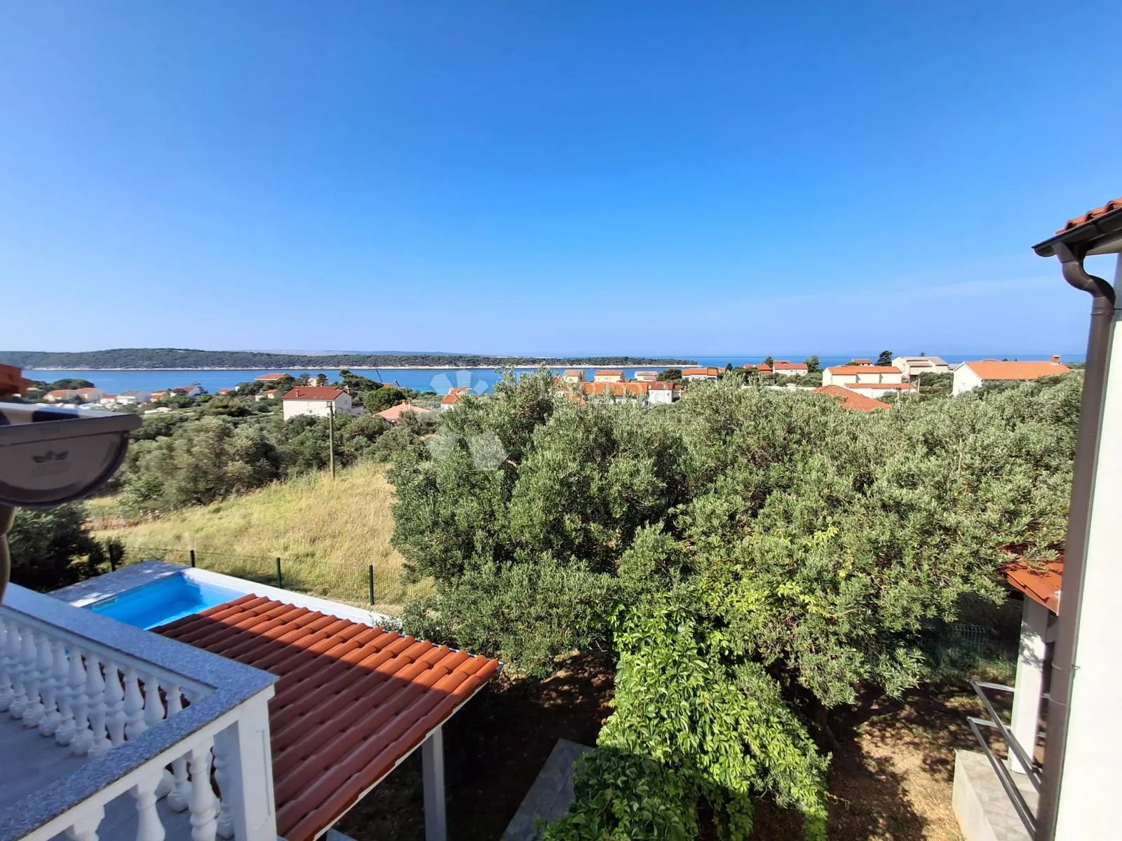 banjol-dvojna mediteranska vila s pogledom na more i bazenima - slika 29