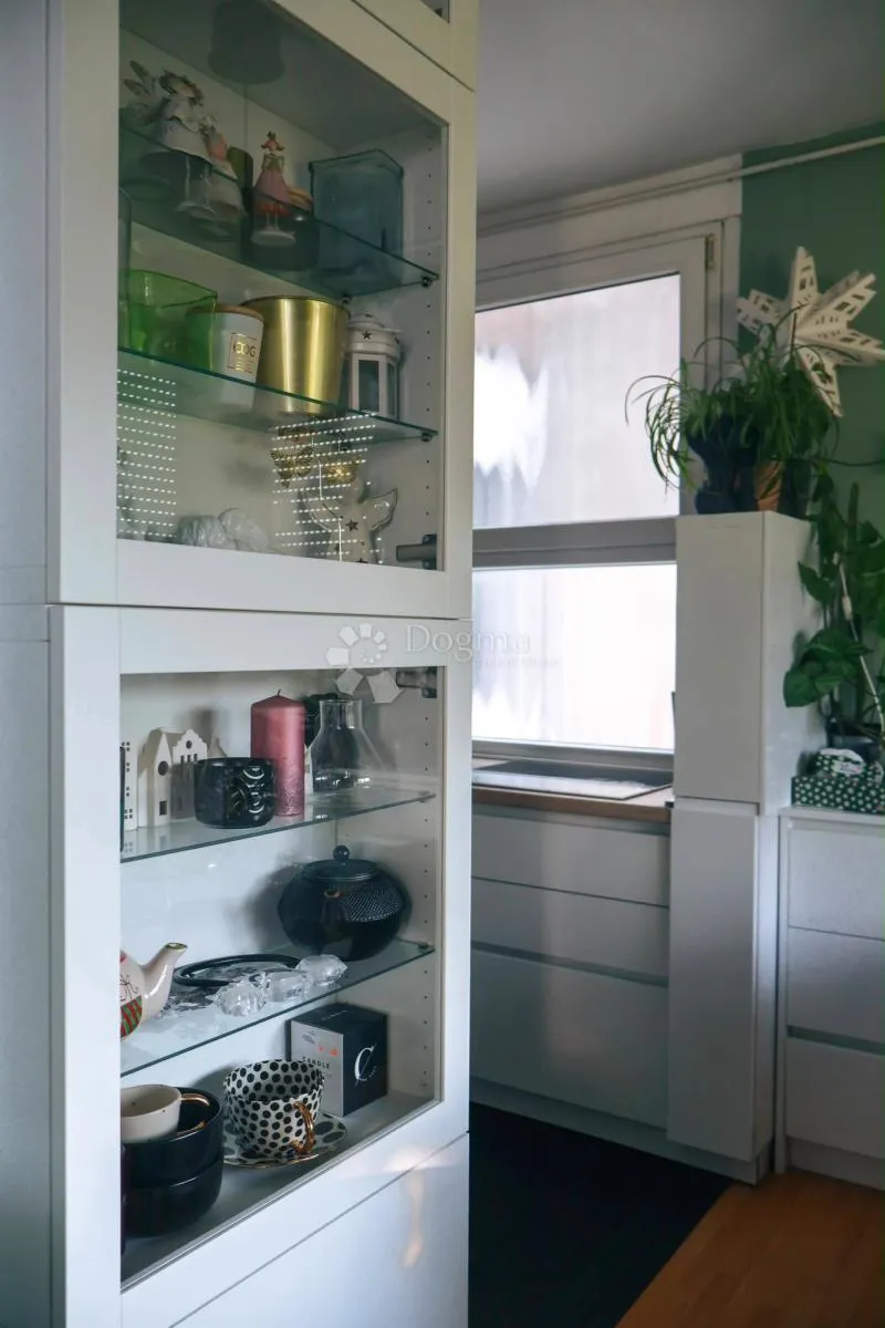 predivan, potpuno renoviran stan na odličnoj lokaciji - slika 11