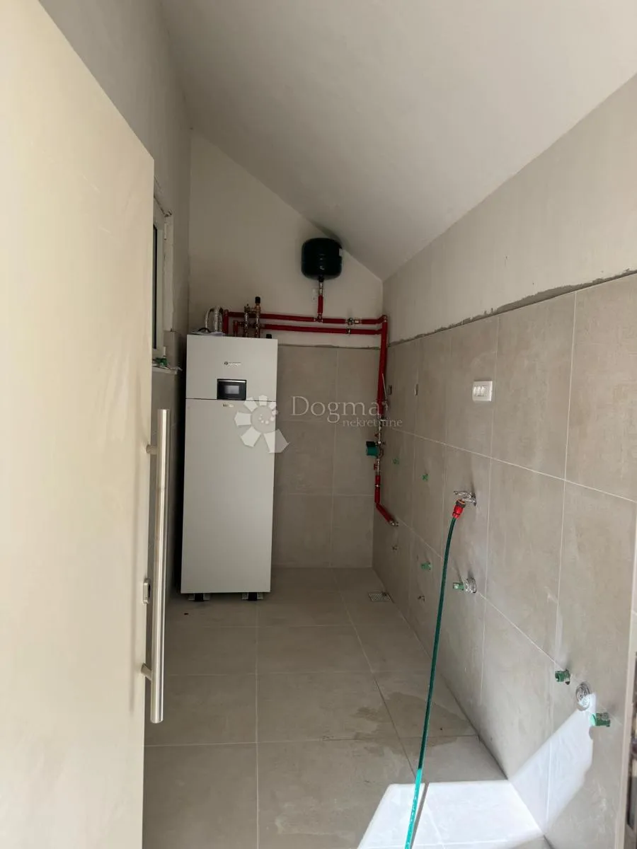 drugačija vila s bazenom, brač, bobovišća - slika 22