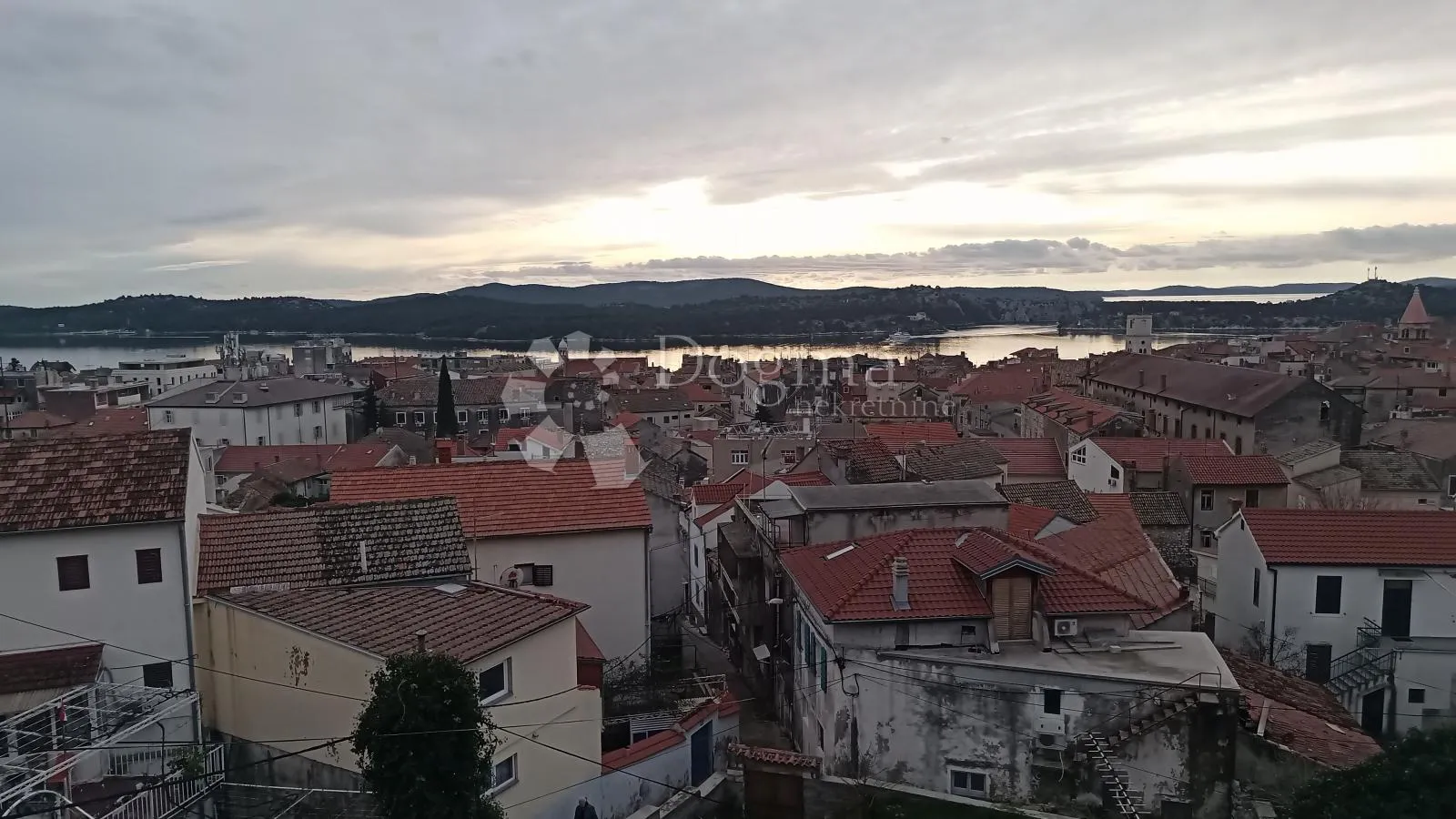 šibenik centar grada prekrasna kuća sa preljepim pogledom - slika 10