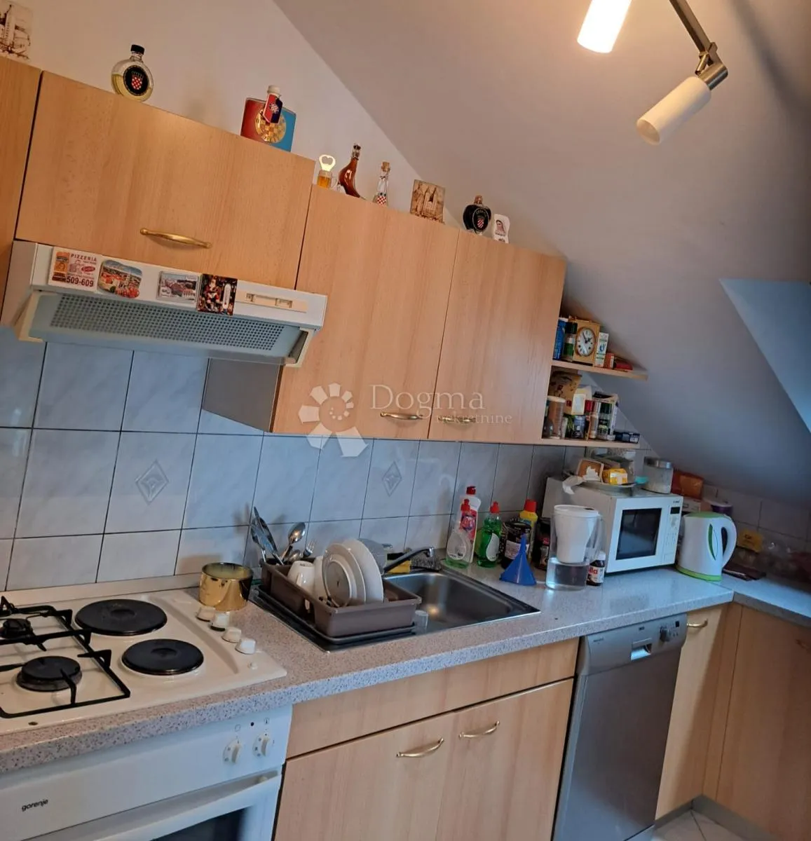trosoban stan u potkrovlju, brda, split - slika 13