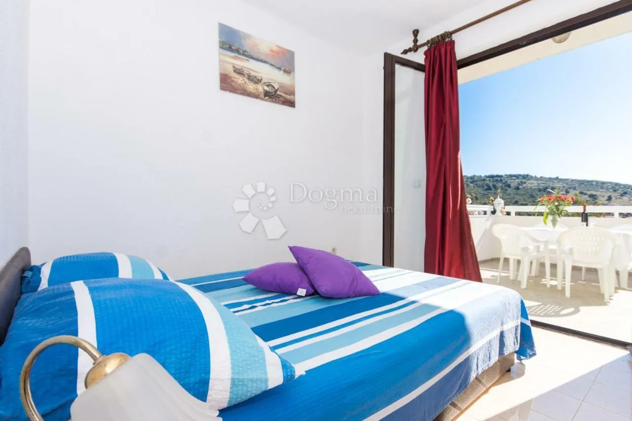 kuća s apartmanima, bazenom i garažom – okrug gornji - slika 8