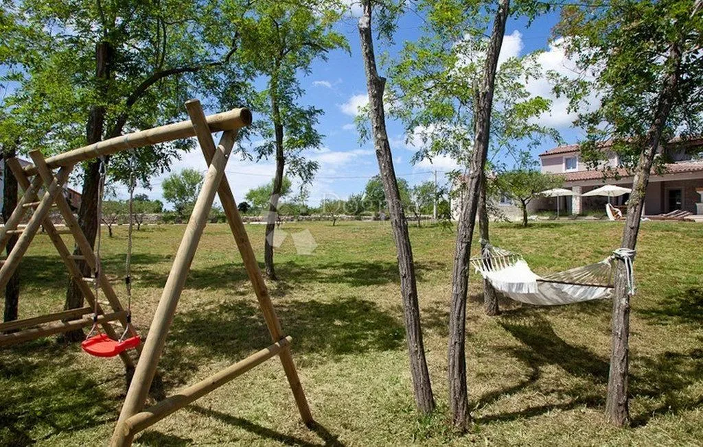prekrasna istarska villa s prostranom okućnicom - slika 8