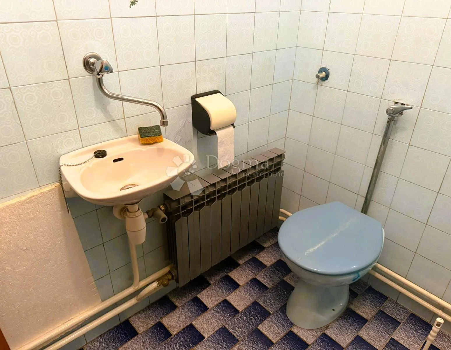 topla i prostrana obiteljska kuća - slika 6