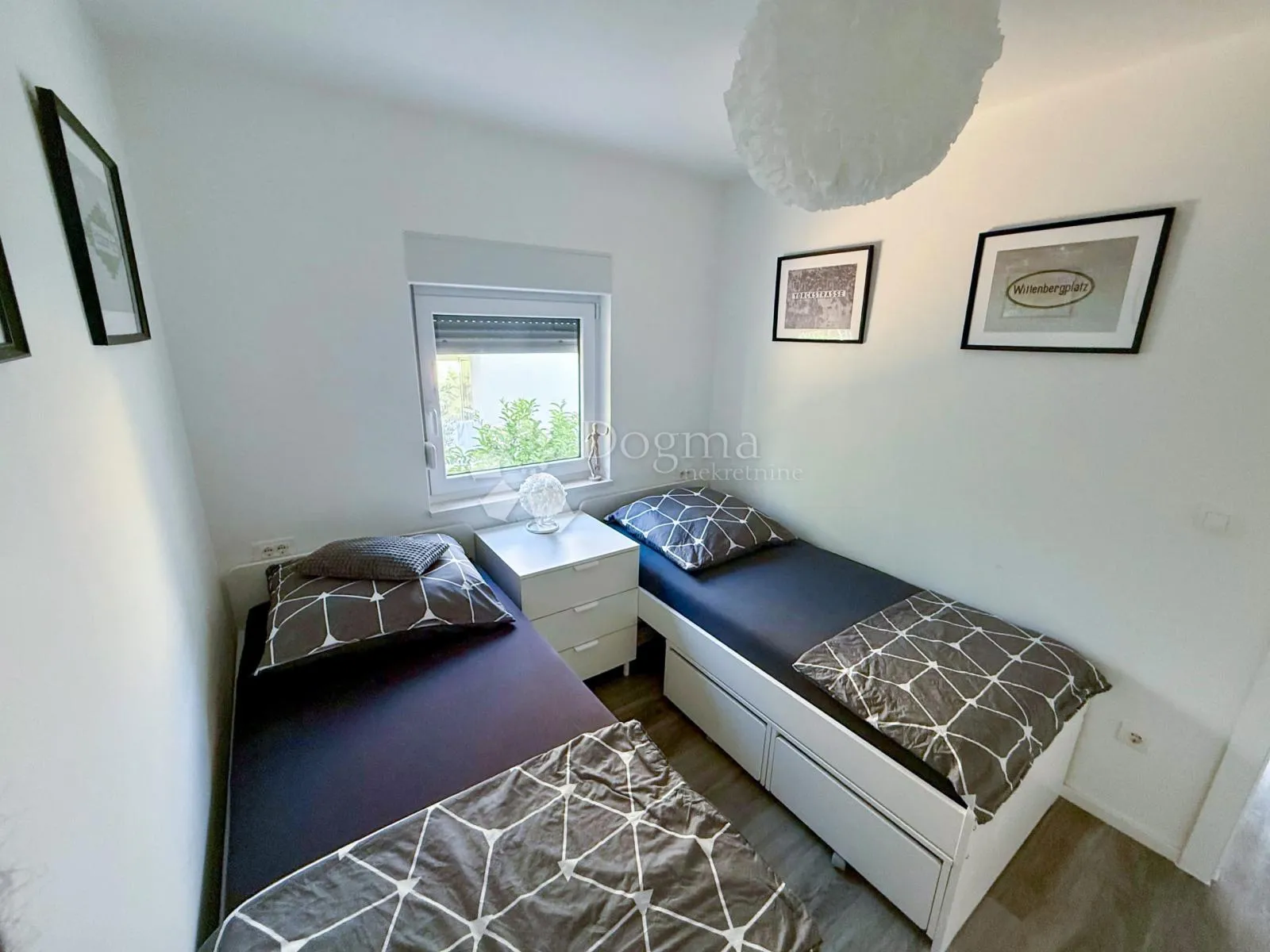 čiovo-kuća s 3 apartmana i bazenom - slika 29