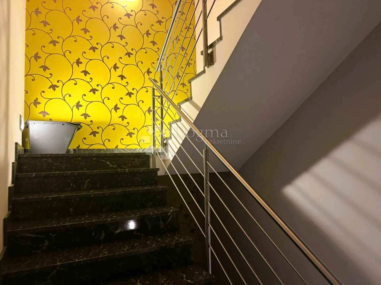 top prilika po sniženoj cijeni - cijeli kat, 145 m², privatni ulaz i parking - slika 18