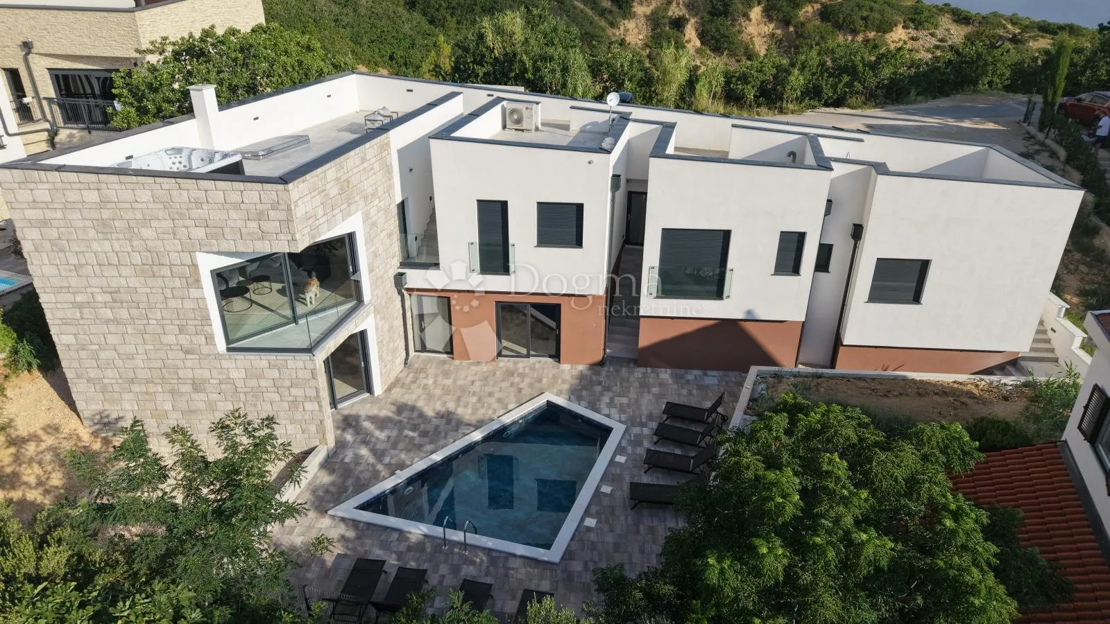 pag, luksuzna vila s bazenom-80m od mora - slika 1