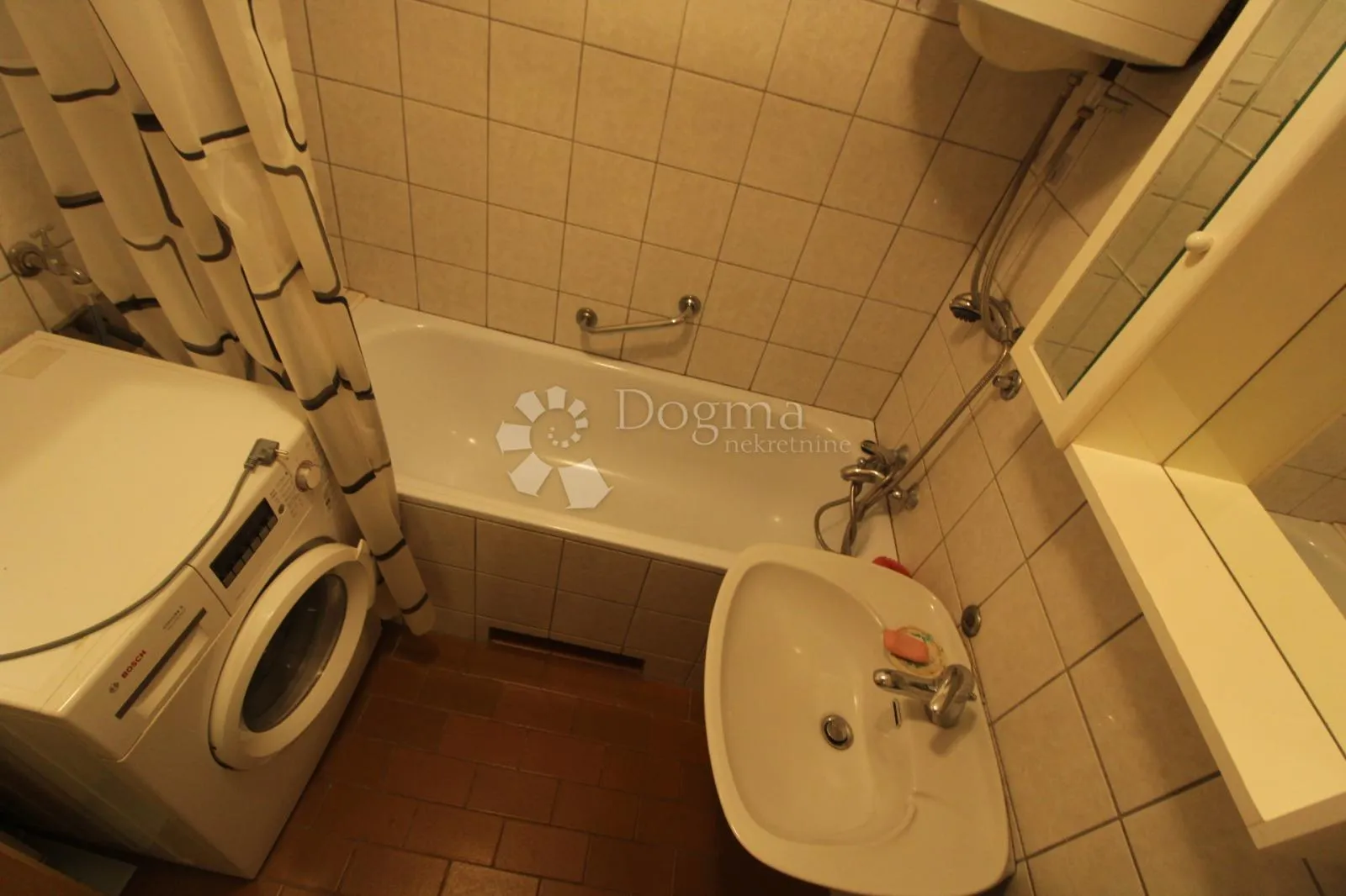 srdoči stan 68m2 3s kl sa lođom - slika 15