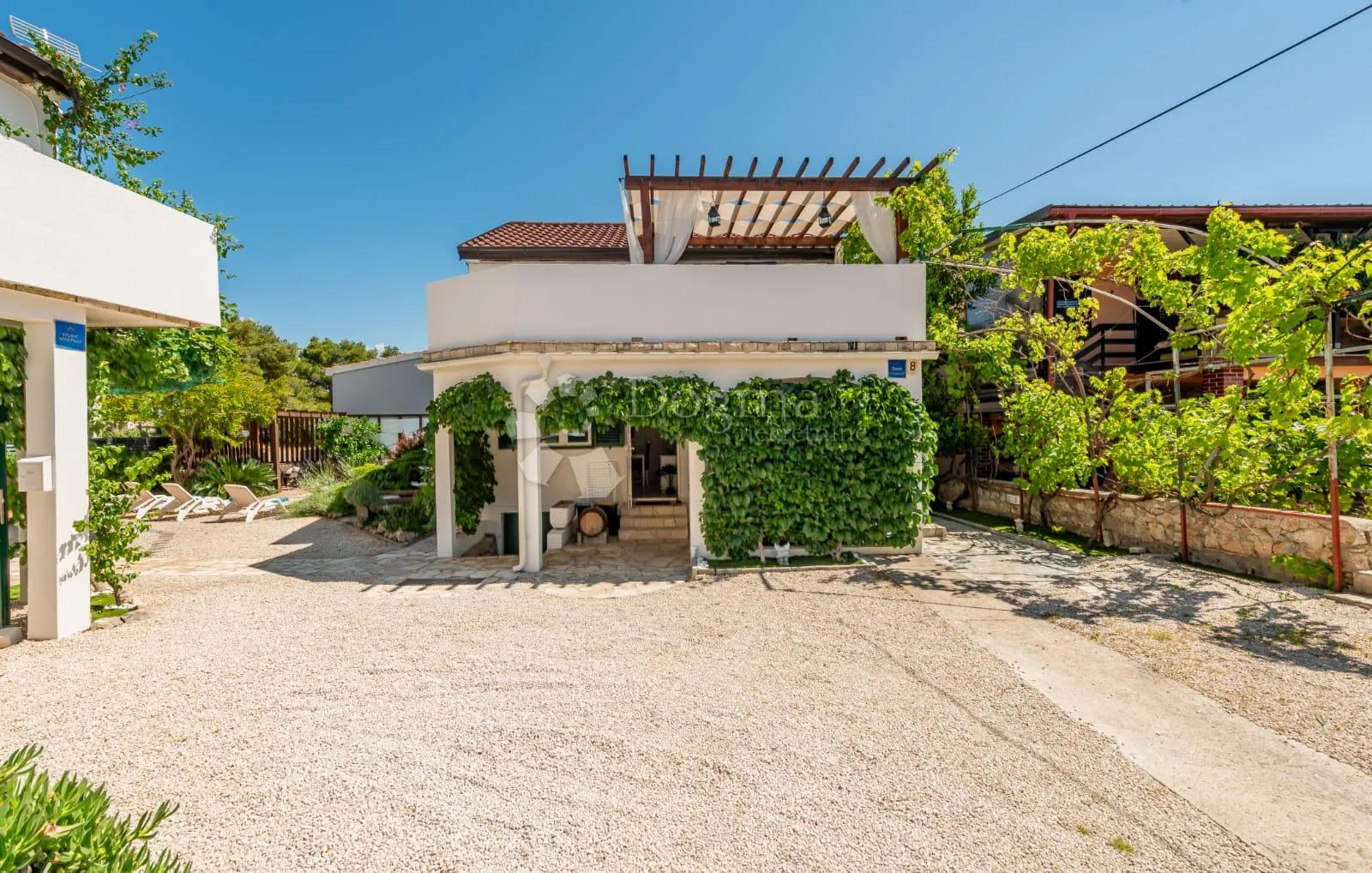 tri apartmana s bazenom - slika 6