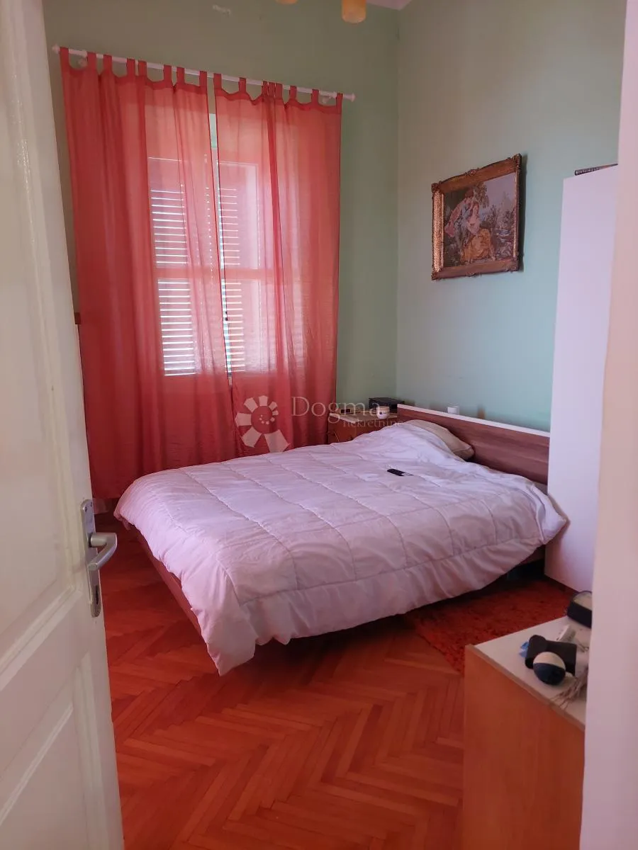 sibenik grad - prekrasan stan na top lokaciji - slika 5