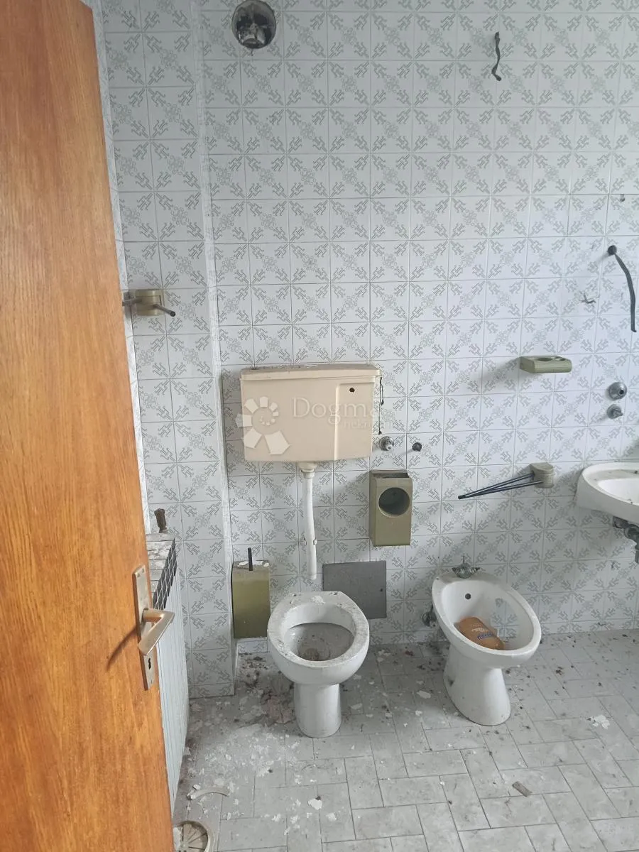 prostrana kuća u glini za adaptaciju - slika 8