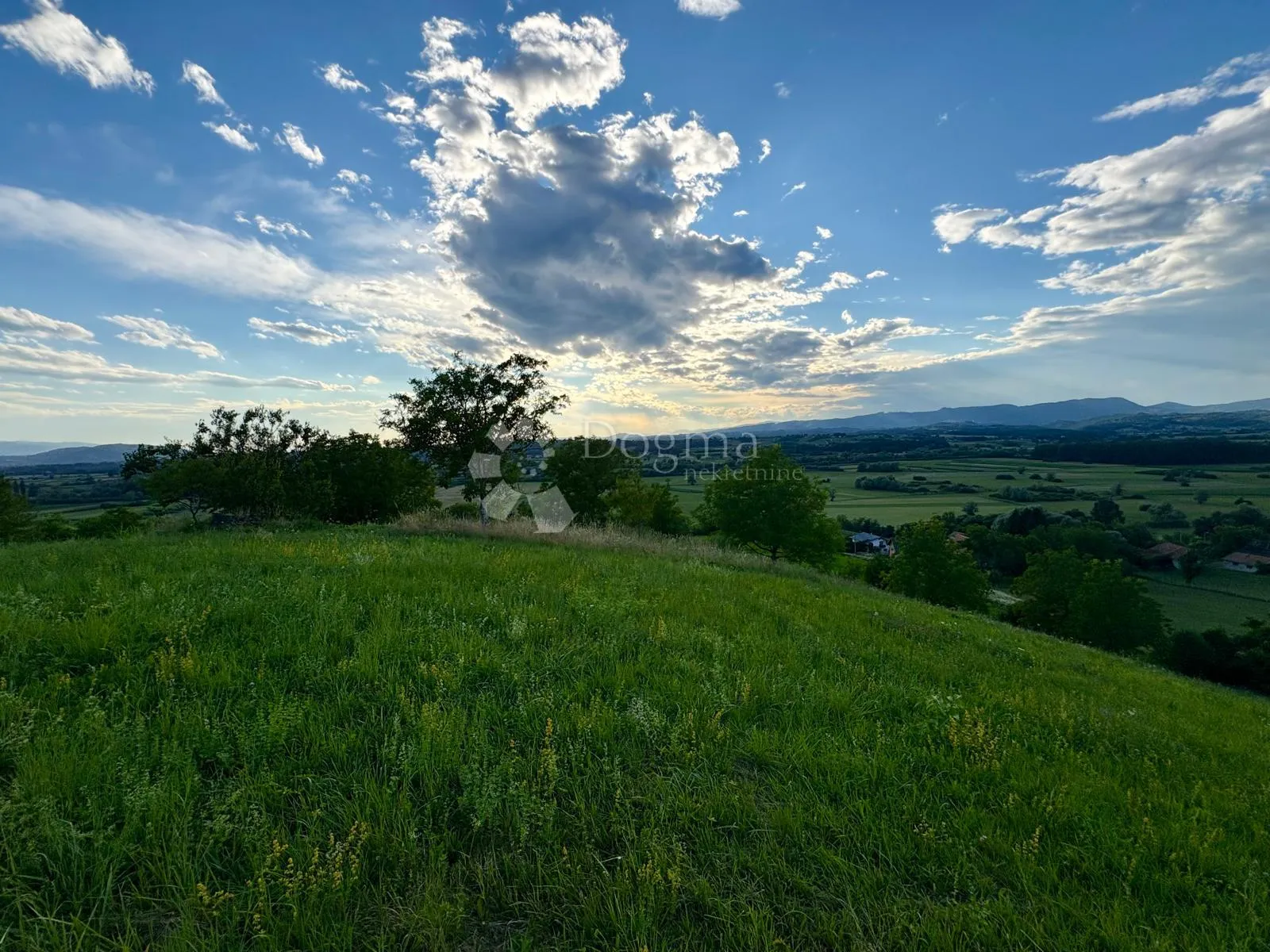 investicijsko imanje s pogledom na dolinu sutle - slika 44