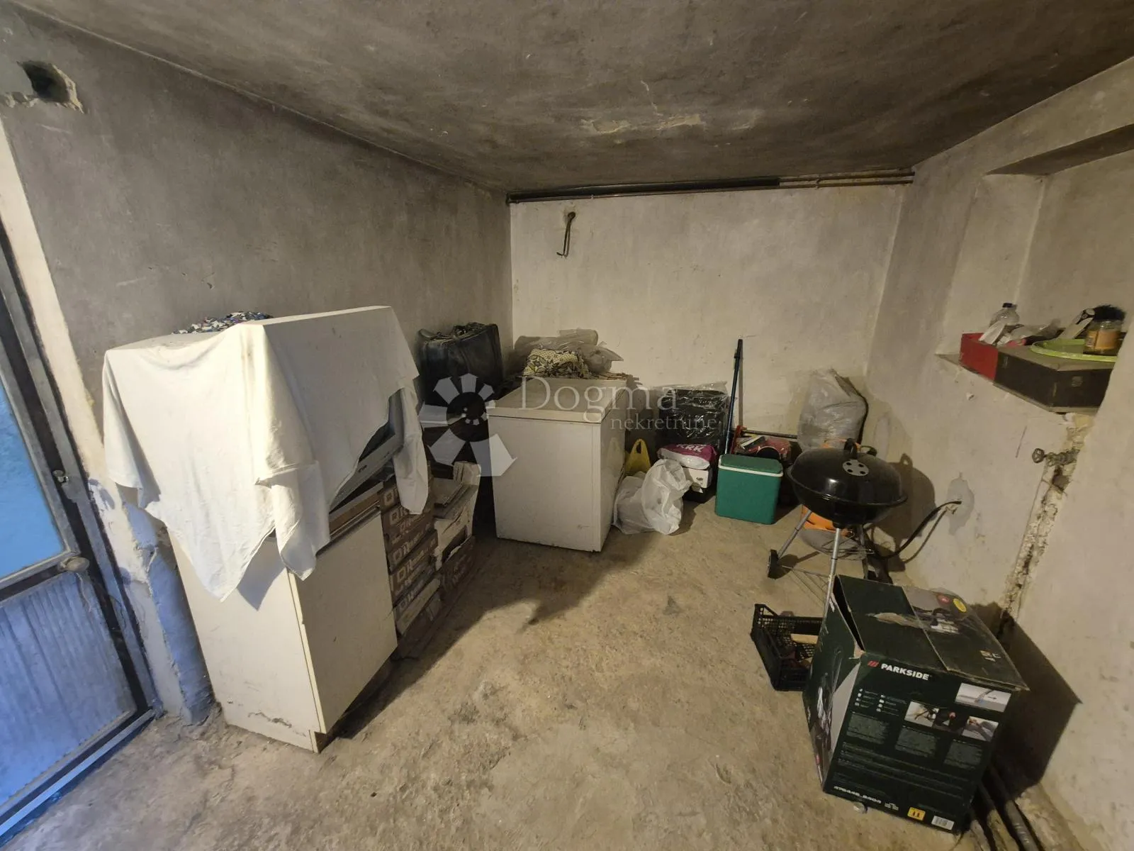 kuća s dva stana, gospodarskim objektom i gotovo 3 hektra zemljišta - slika 39