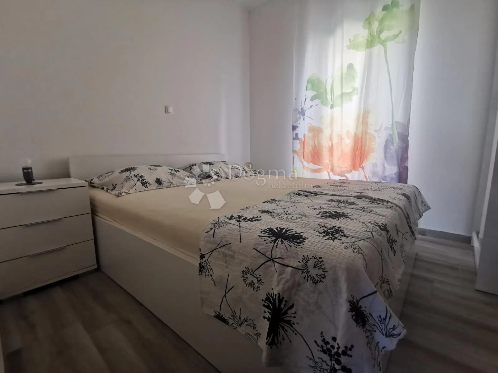 kuća na viru s bazenom i apartmanima - 698m2 - slika 6