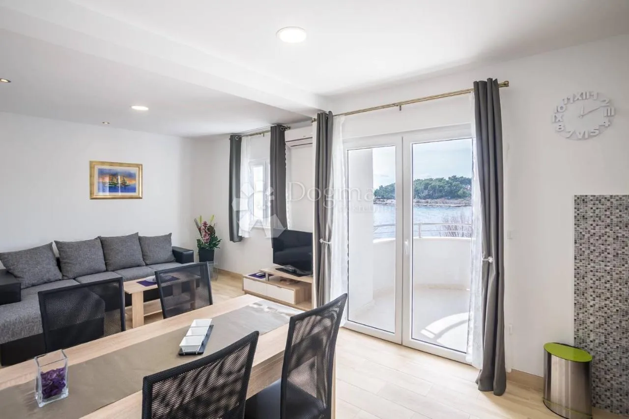 samo u dogmi! hvar, 10m od plaže, prekrasna kuća sa 4 apartmana - slika 11