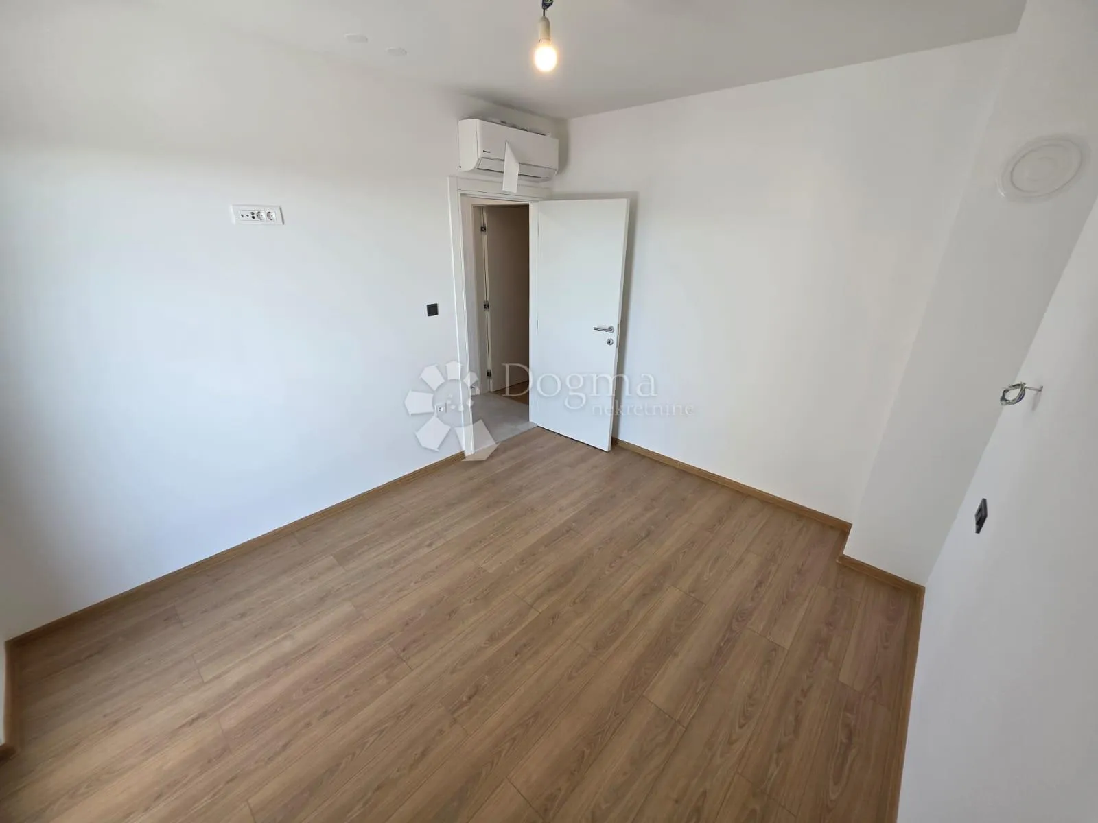 primošten- ekskluzivni penthouse s predivnim pogledom - slika 12