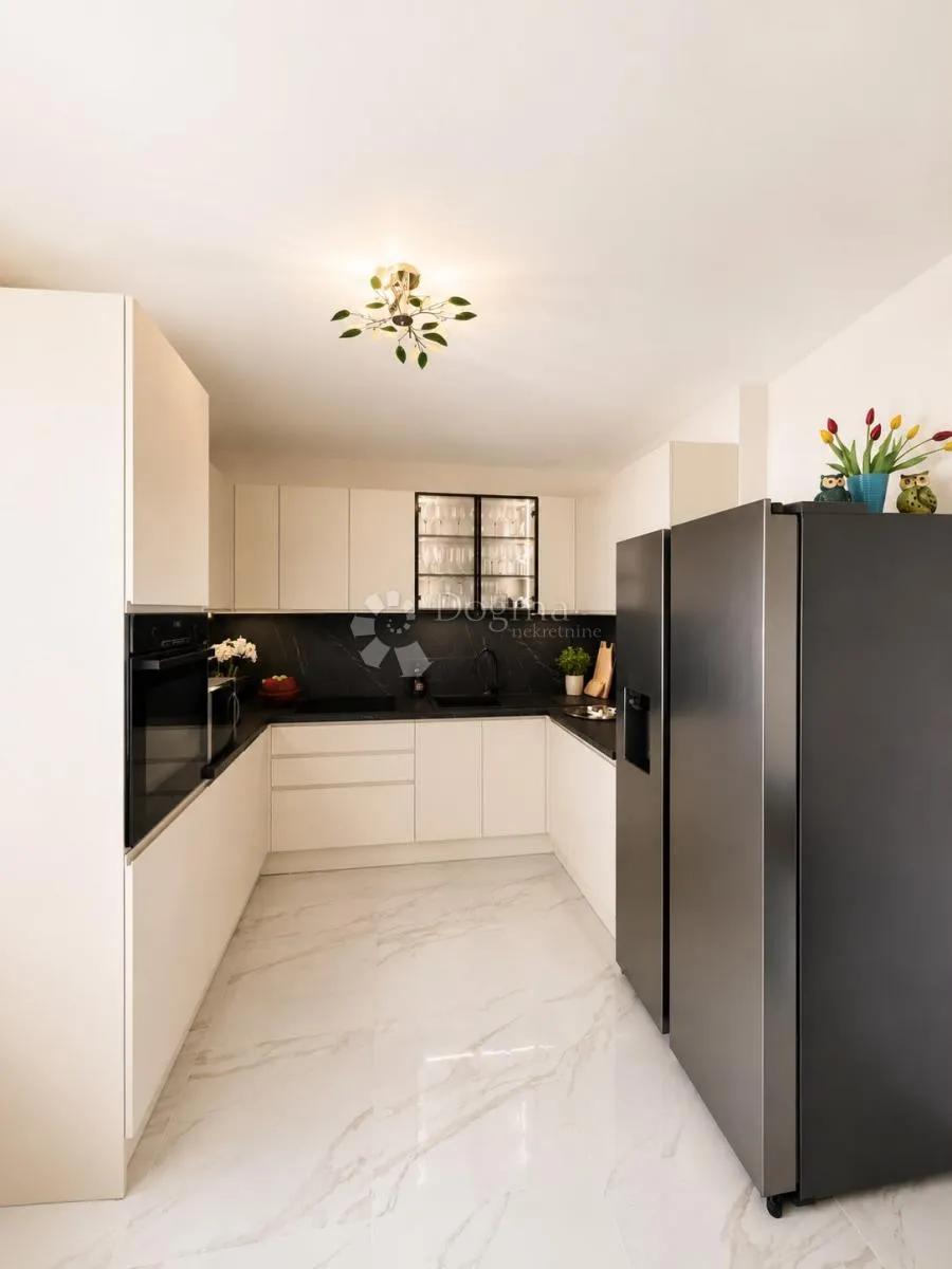 prestižna adresa punta skala (petrčane) 70 m od mora, renoviran stan 77m2 - slika 9