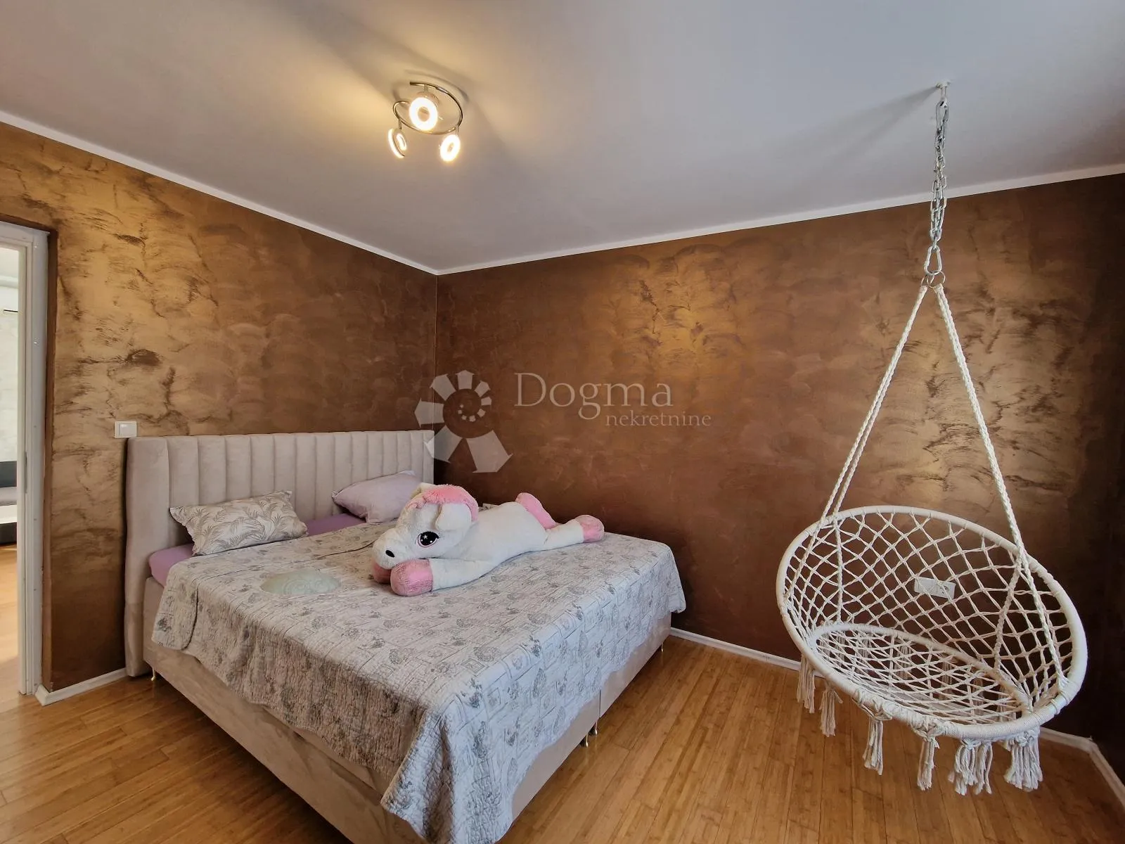 100 m od mora 2 stana ili 1 dvoetažni s pogledom! prilika za investiciju - slika 17