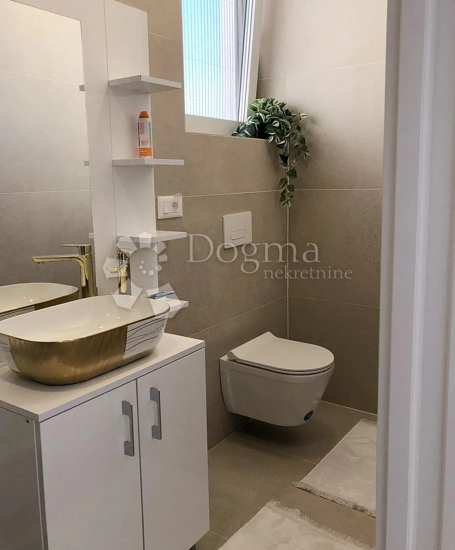 vila s dvije stambene jedinice blizina centra poreča - slika 9