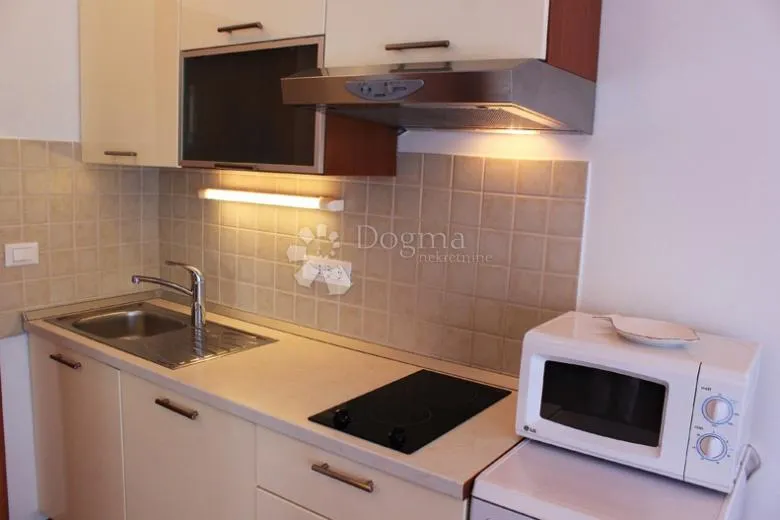 rovinj – kuća s dvije stambene jedinice s pogledom na more - slika 11