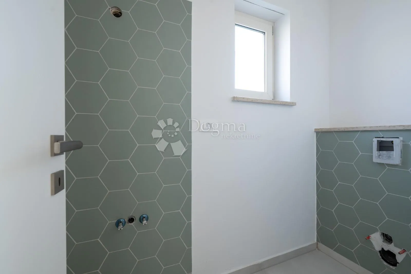luksuzna vila s bazenom i pogledom na more! - slika 16