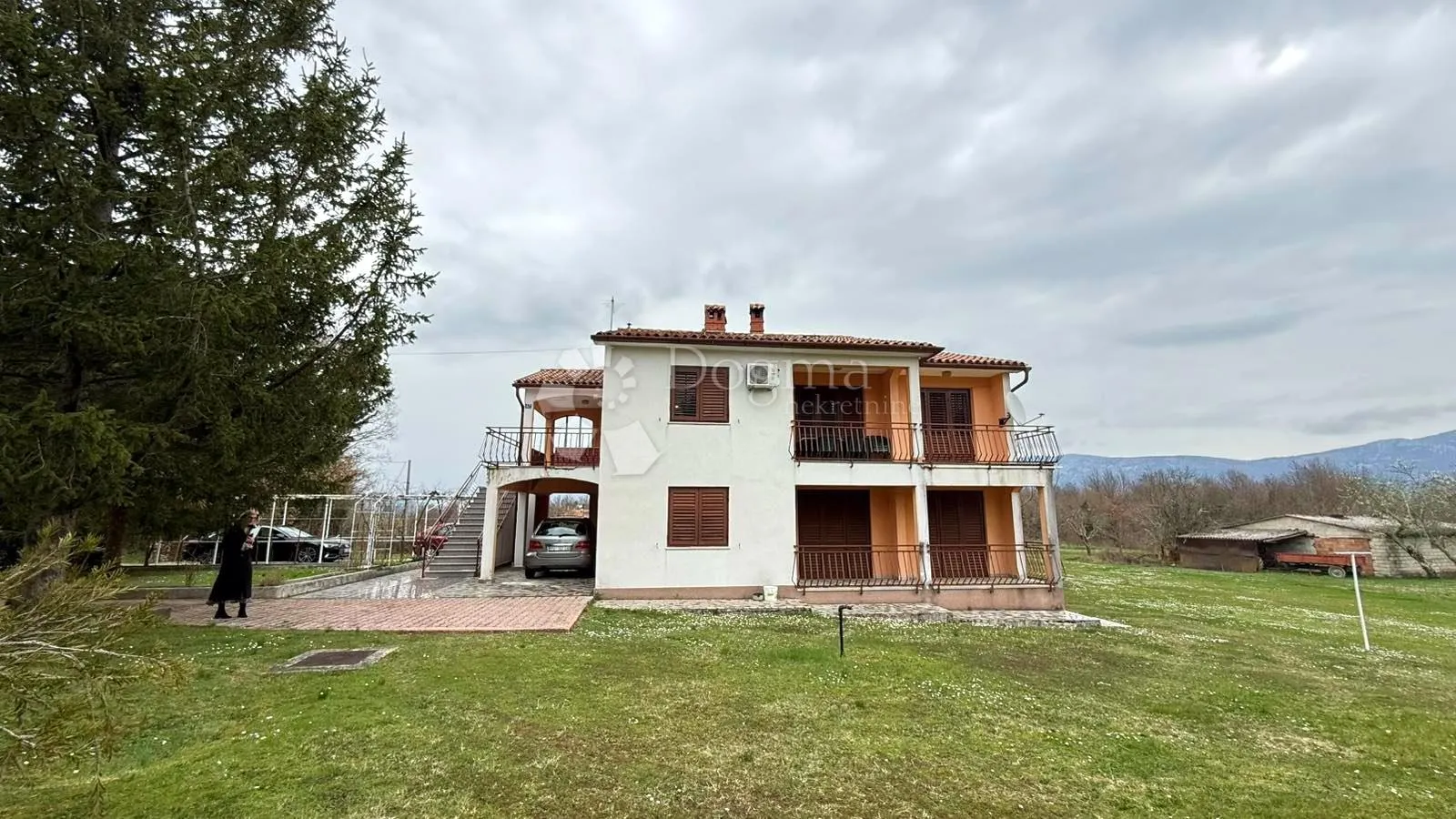 kuća s dva stana i građevinskom okućnicom 4740m2 u okolici labina - slika 18