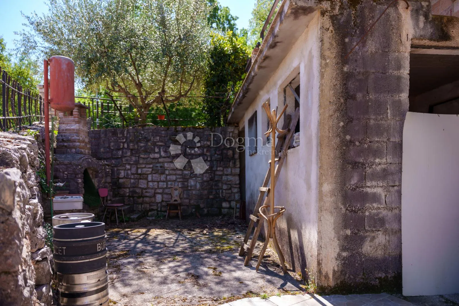 kuća sa 4 apartmana blizu mora - slika 15