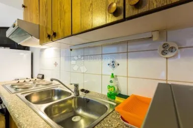 kuća u tisnom sa 3 apartmana, nekoliko metara od mora - slika 8