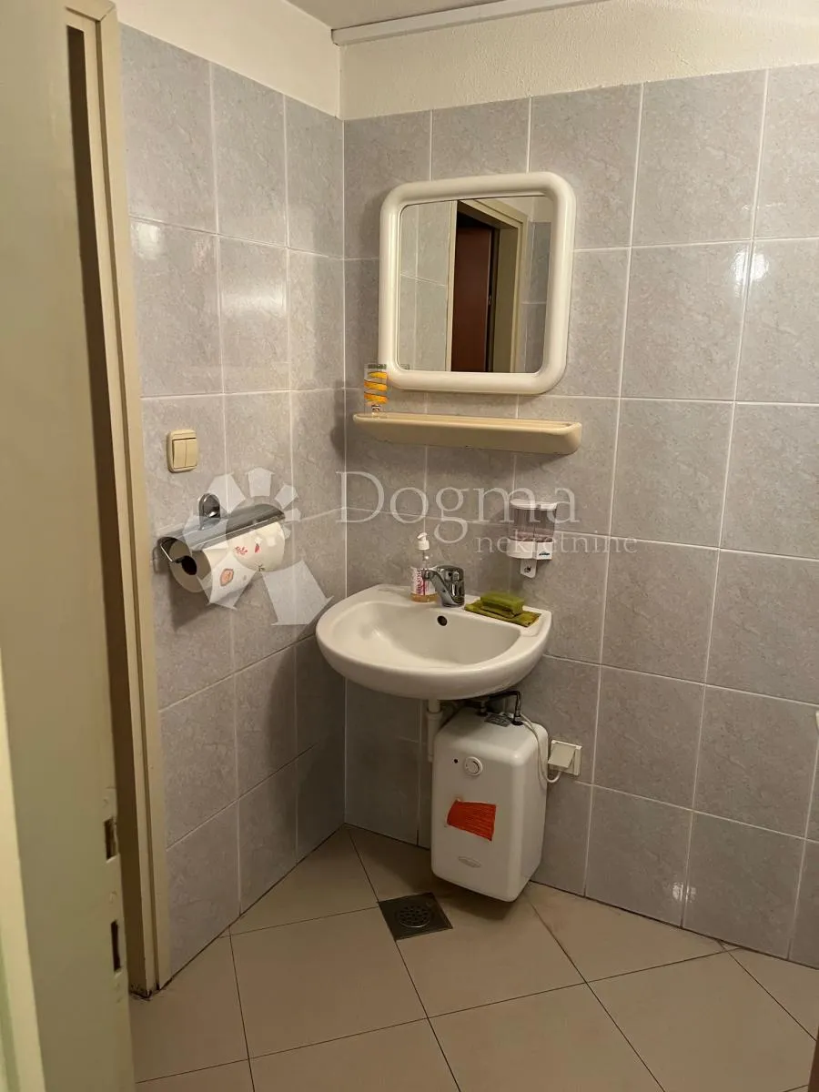uredski prostor u samom centru rijeke - slika 6