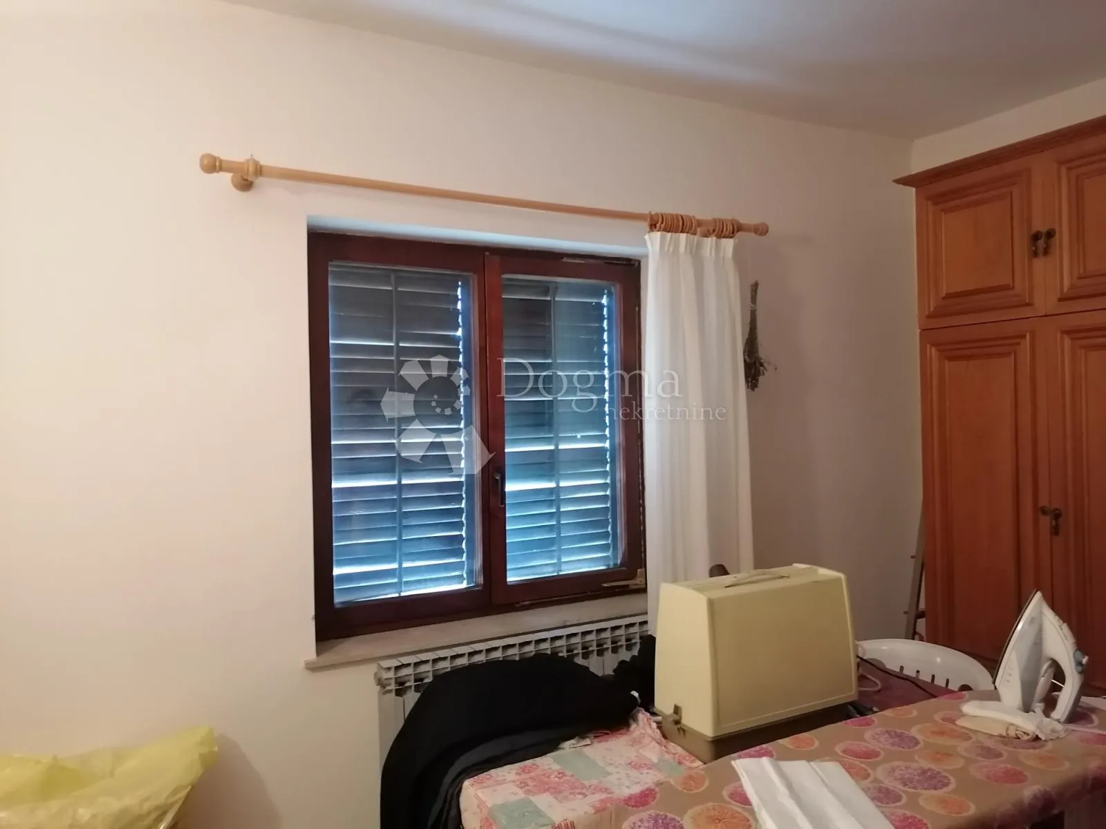 kuća na drenovi s dva trosobna stana i velikom okućnicom - slika 12