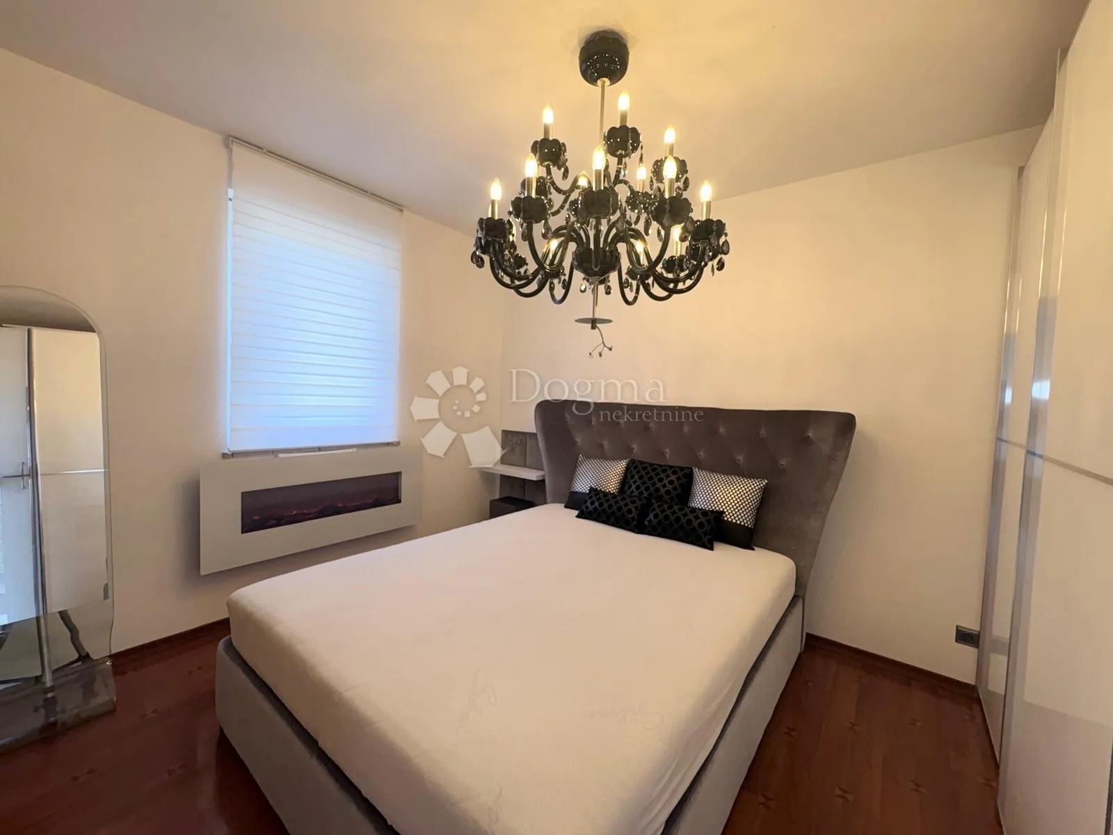 eskluzivan apartman, 70 m od mora sa panoramskim pogledom i vrtom - slika 25