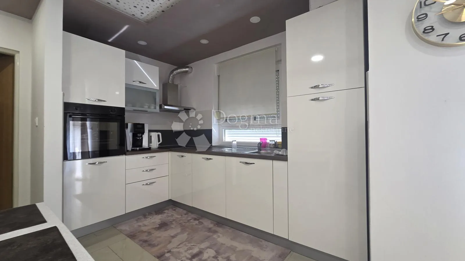 moderan apartman s lođom i parkirnim mjestom - slika 3