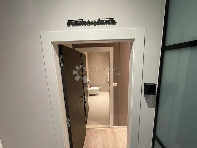 iznajmljujem tri sobe i dva apartmana u samom centru grada - slika 26