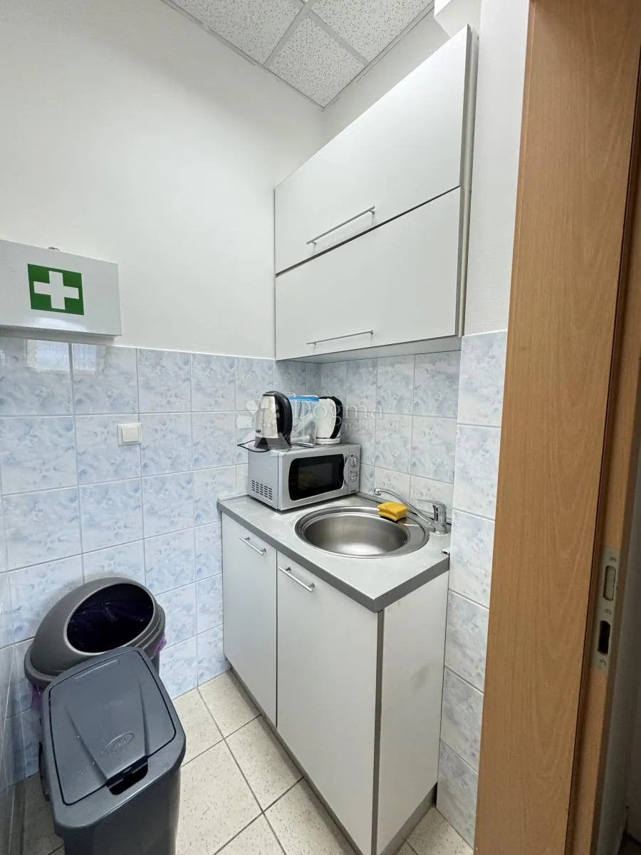 prilika - 300 m2 ili 150 m2 - po potrebi - slika 13