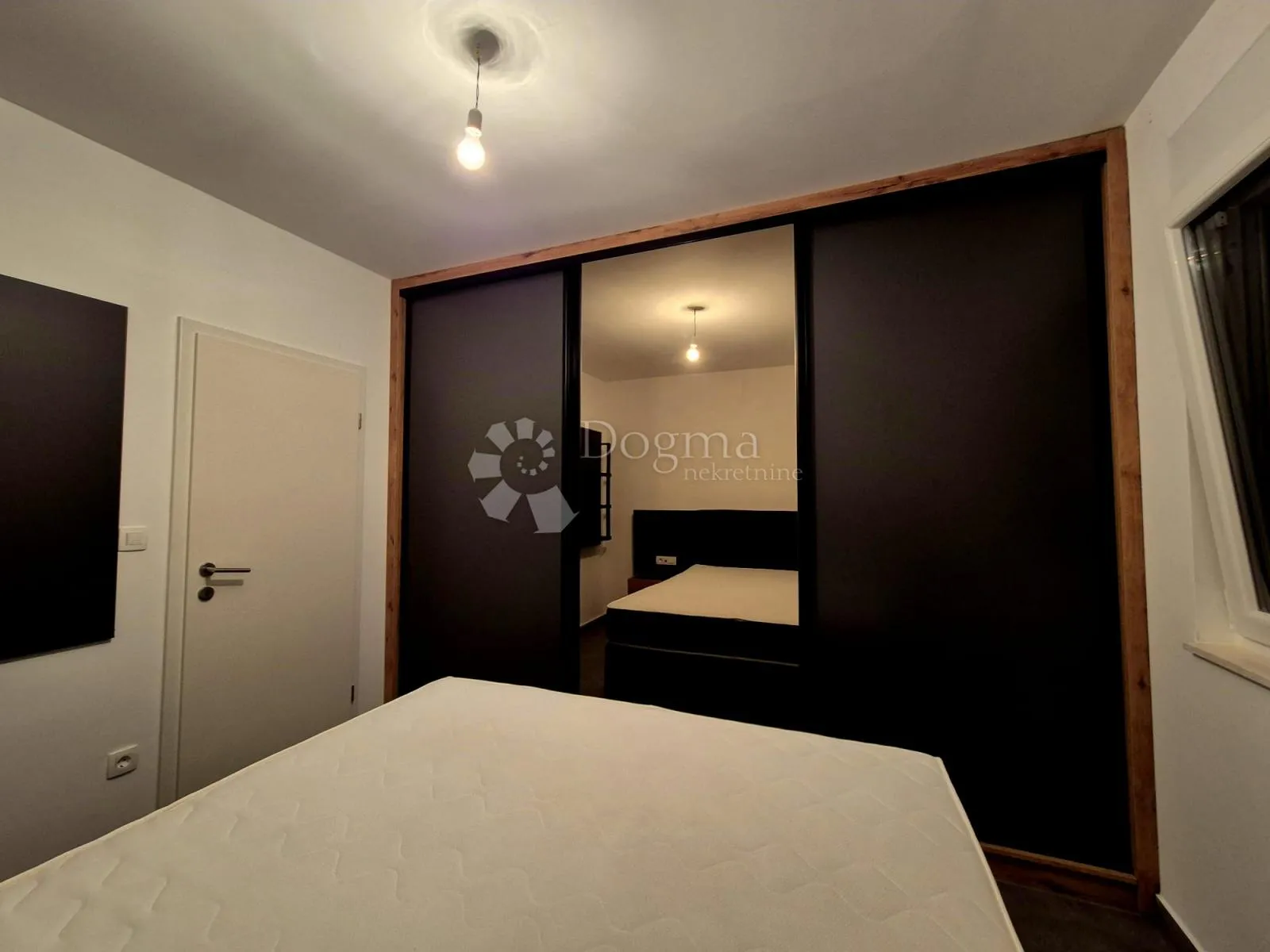 fantastičan, moderno namješten i prostran stan na iznimno traženoj lokaciji, svega 250 m do plaže. - slika 24
