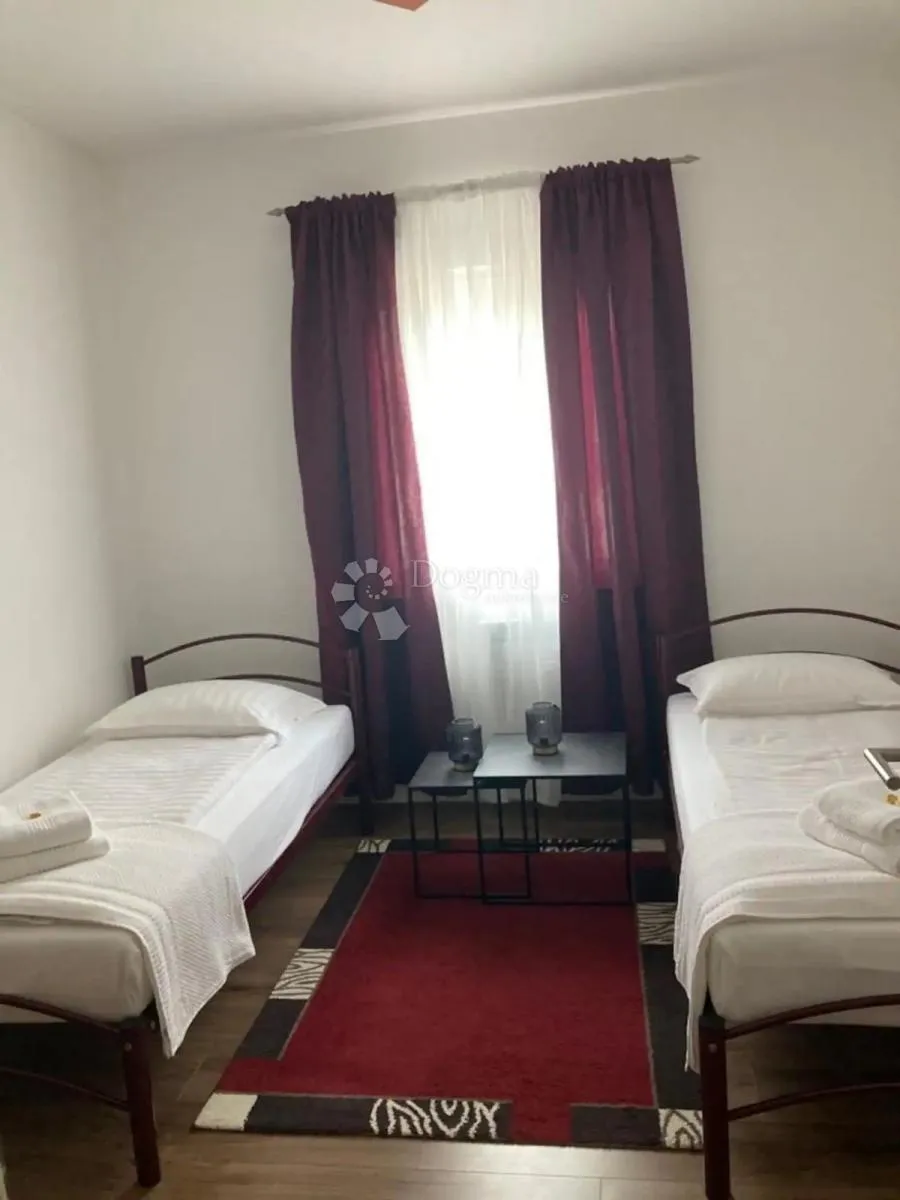 kuća s bazenom, 1000m2 okućnice, panoramski pogled - slika 20