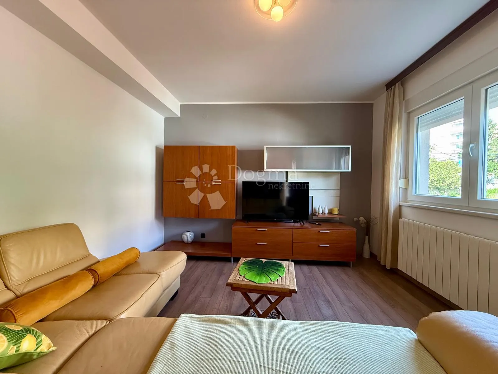 prostran dvosoban stan, 90 m²– pula - slika 3