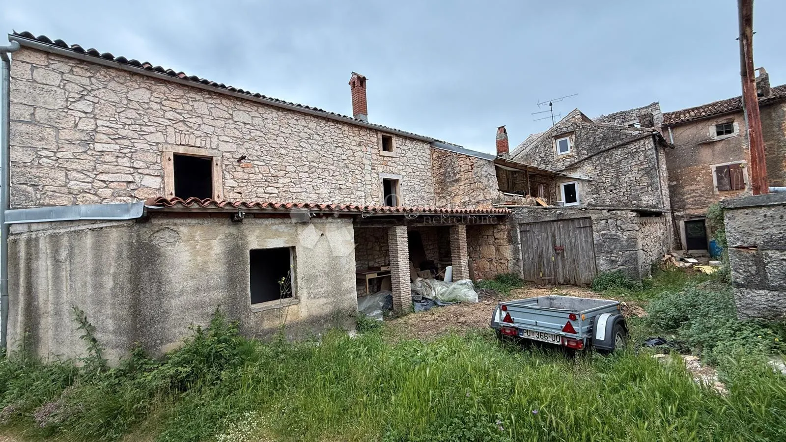 kamena priča za renovaciju na dobroj lokaciji - slika 3
