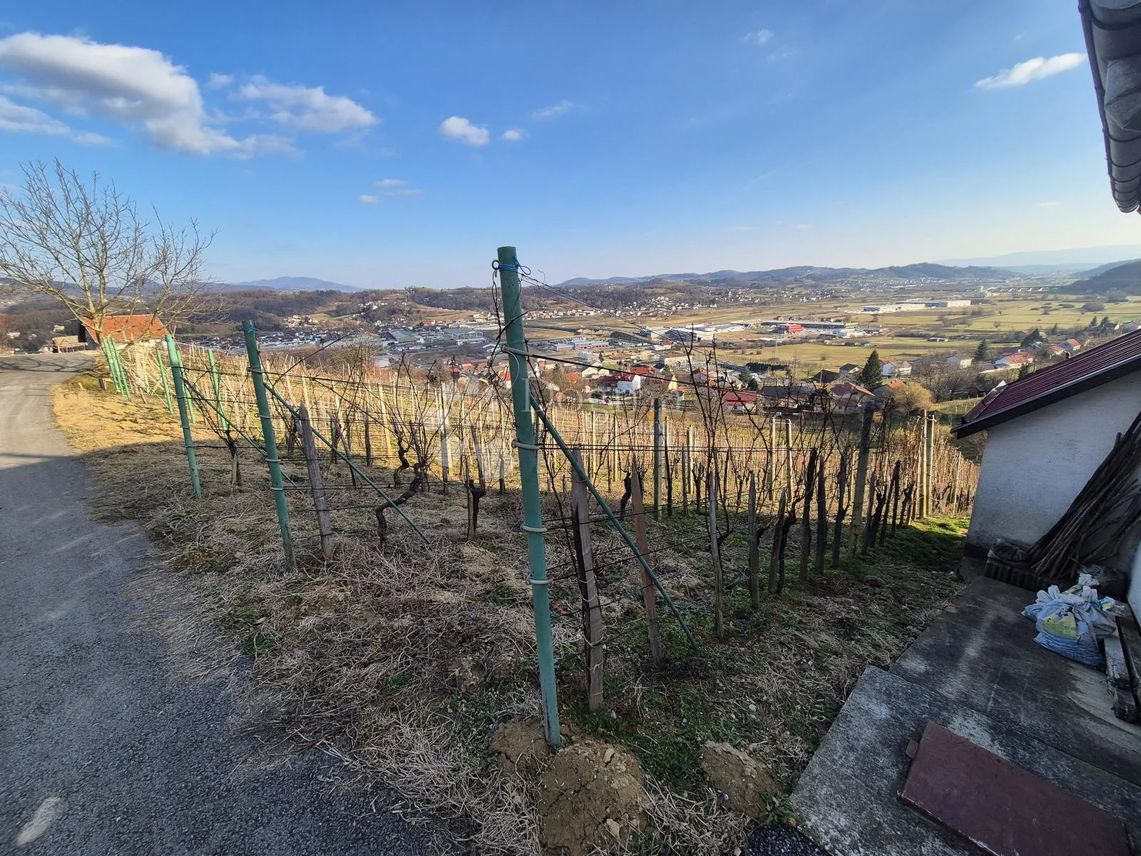 dvije vikendice sa vinogradom na brijegu iznad krapine! - slika 7