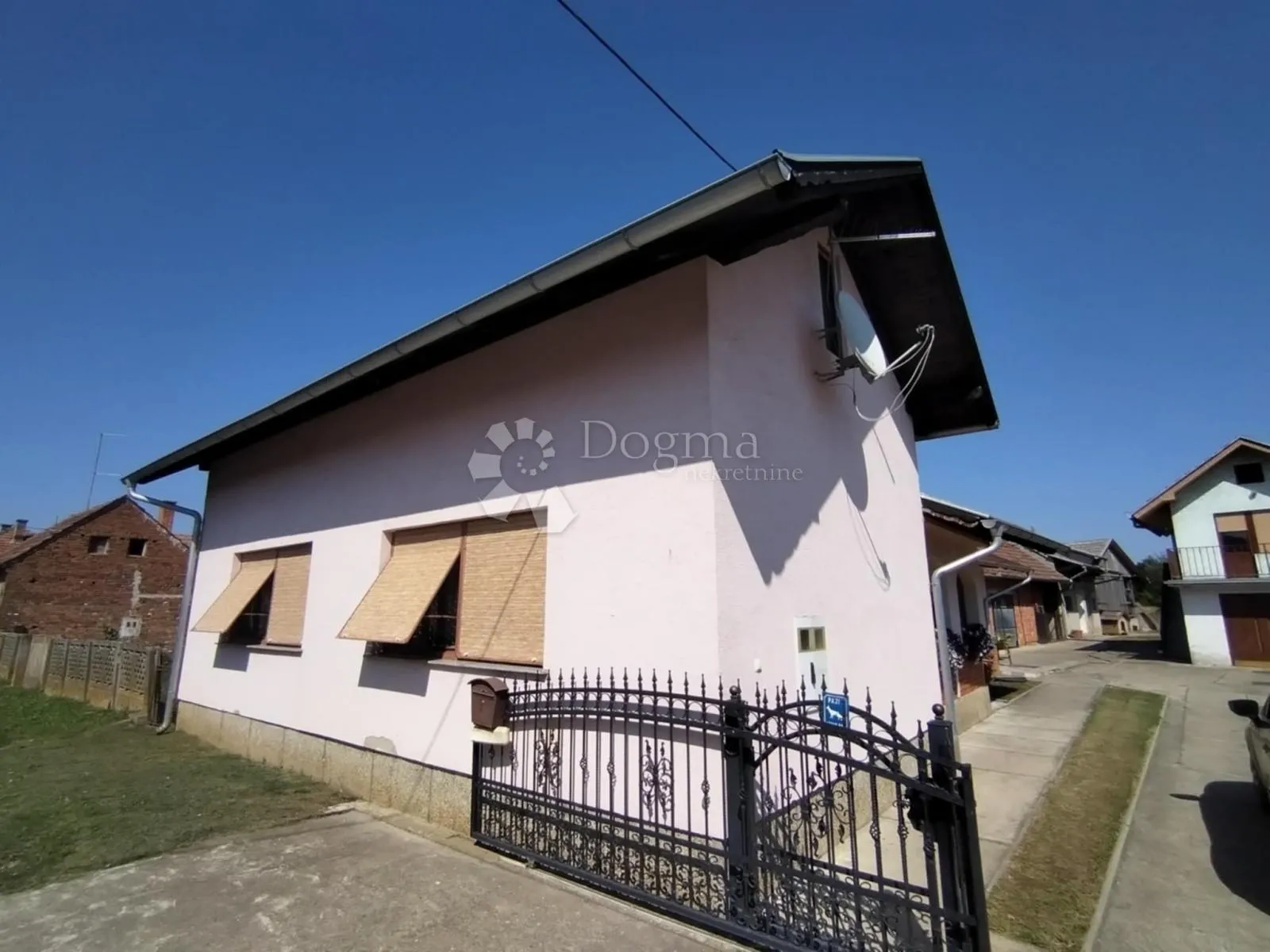 šarmantna kuća s okućnicom i dodatnim objektima – budančevica - slika 2
